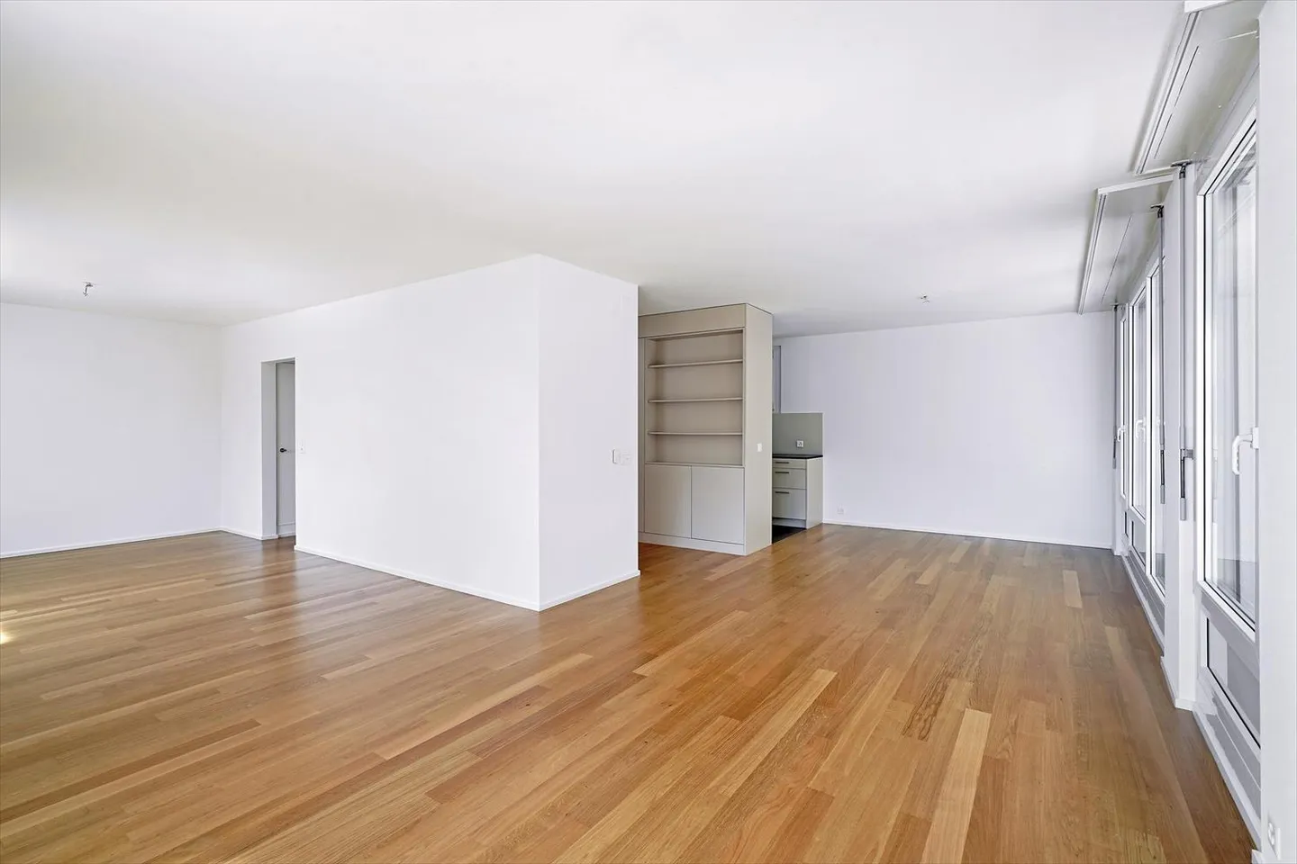 Penthouse for rent - Photo 2 of 12
