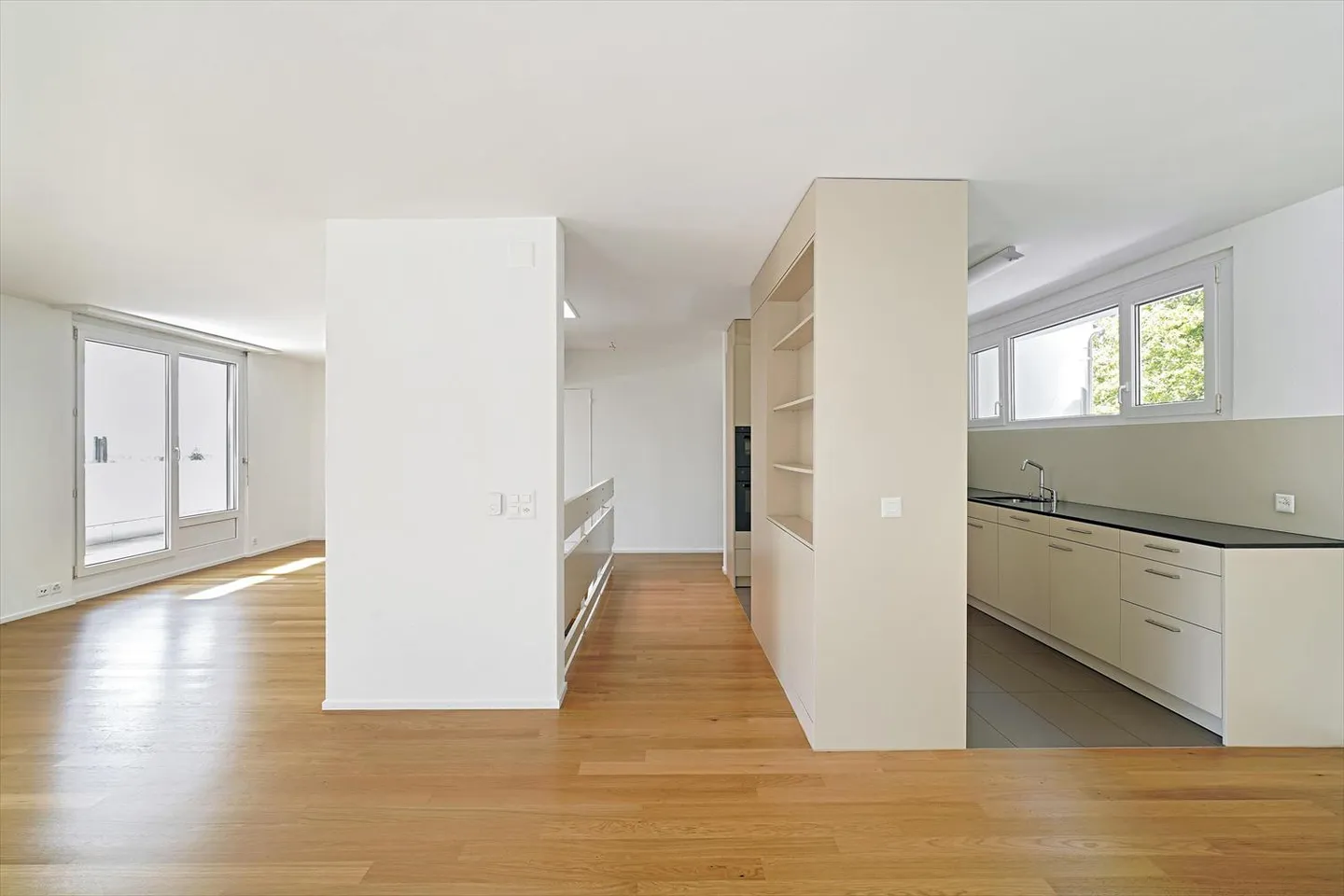 Penthouse for rent - Photo 3 of 12