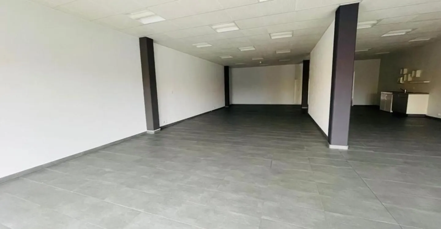 Spazio Commerciale Spazioso - Foto 2 di 6