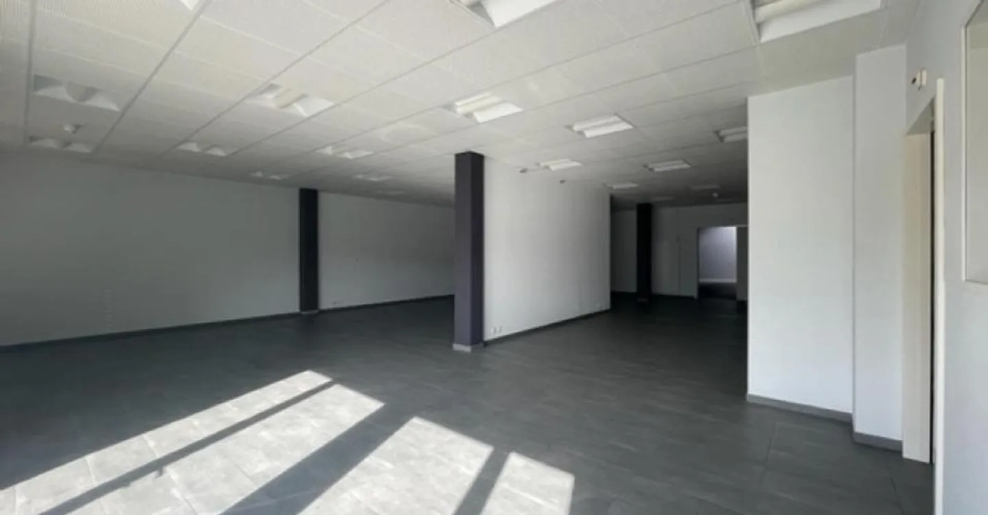 Spazio Commerciale Spazioso - Foto 5 di 6