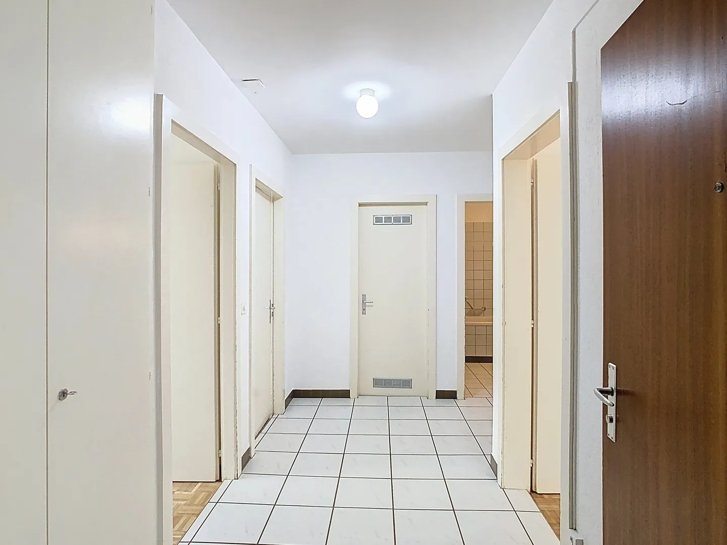 SCHÖNE 3½ ZIMMER IN EINER GRÜNEN UMGEBUNG - Foto 6 von 12