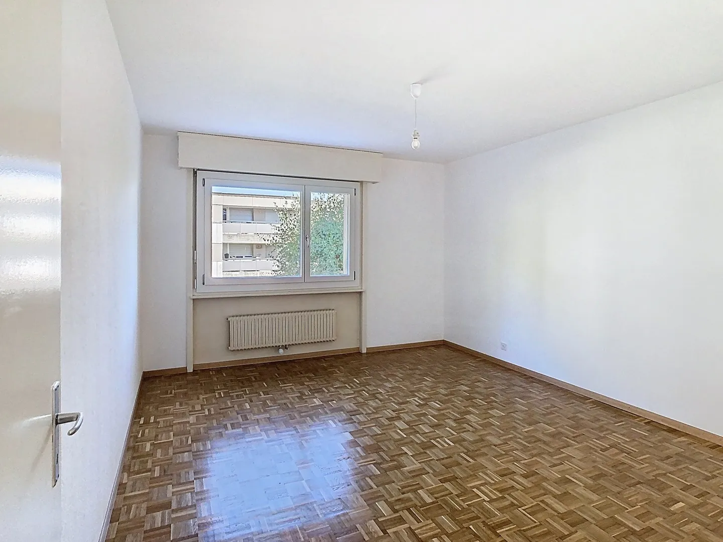 SCHÖNE 3½ ZIMMER IN EINER GRÜNEN UMGEBUNG - Foto 4 von 12