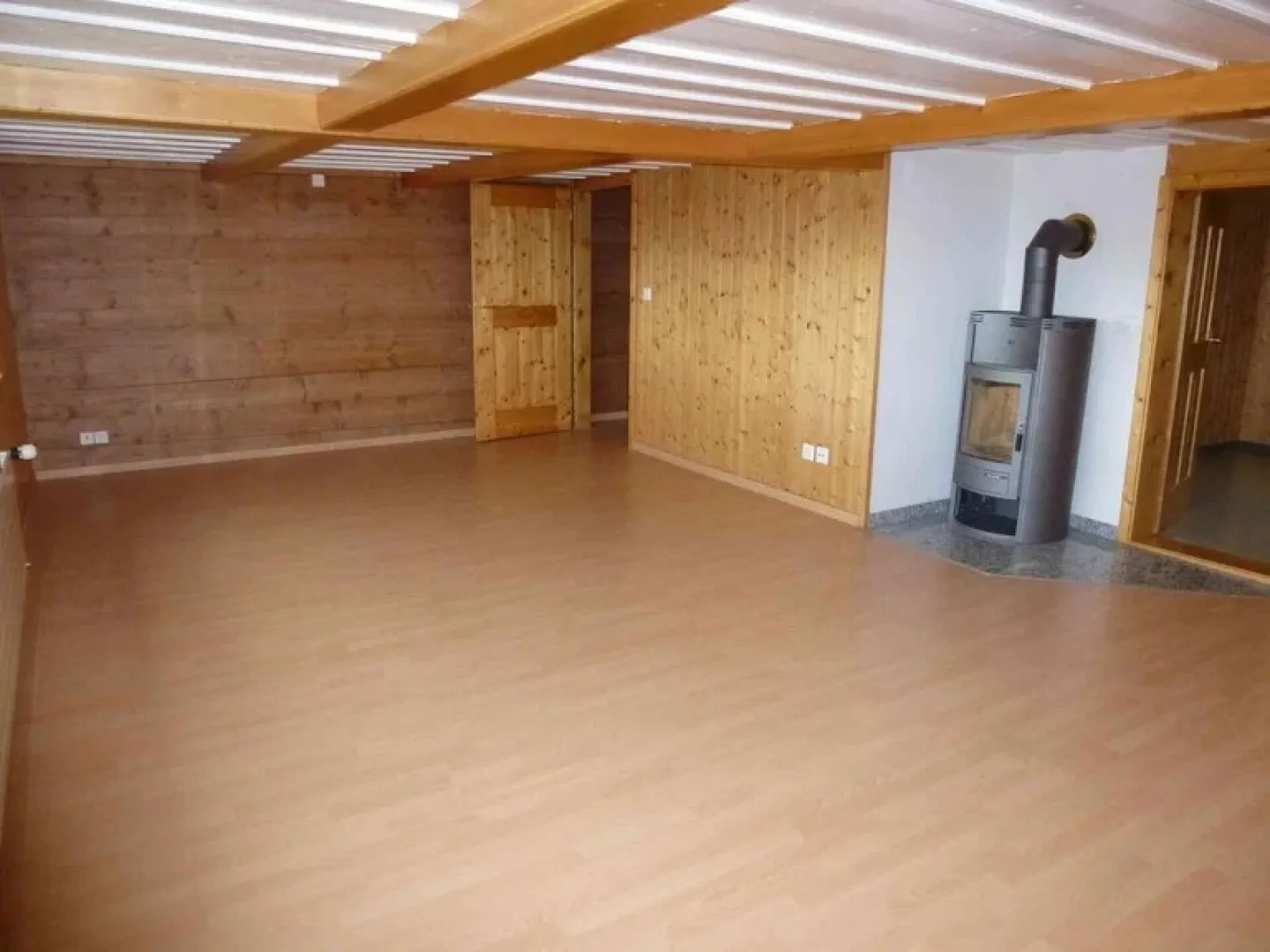 Quiet 5½-room maisonette apartment with a lot of charm in a beautiful location - Photo 2 of 5