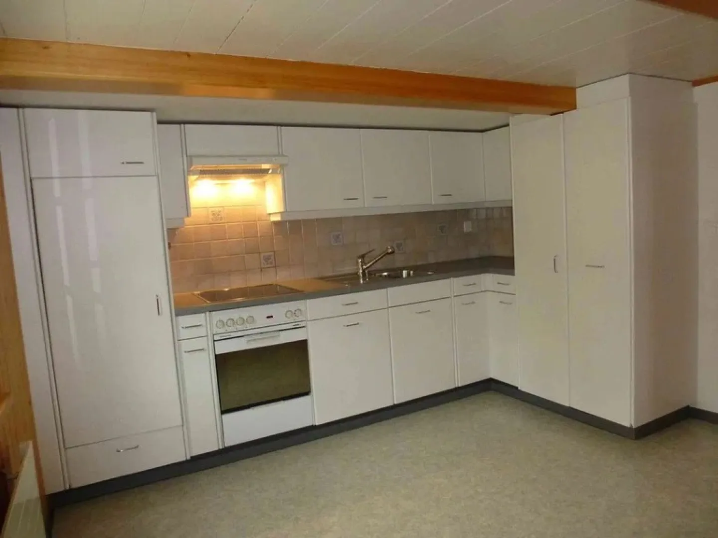 Quiet 5½-room maisonette apartment with a lot of charm in a beautiful location - Photo 3 of 5