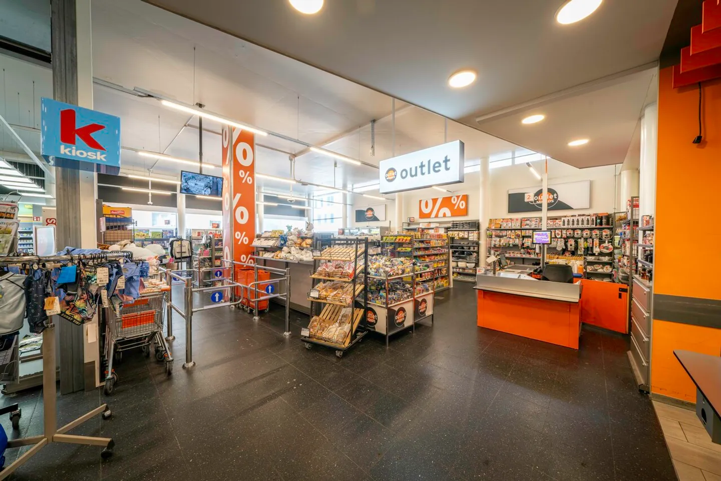 Retail space with 120m² in neighborhood center – Migros Basel - Photo 1 of 6