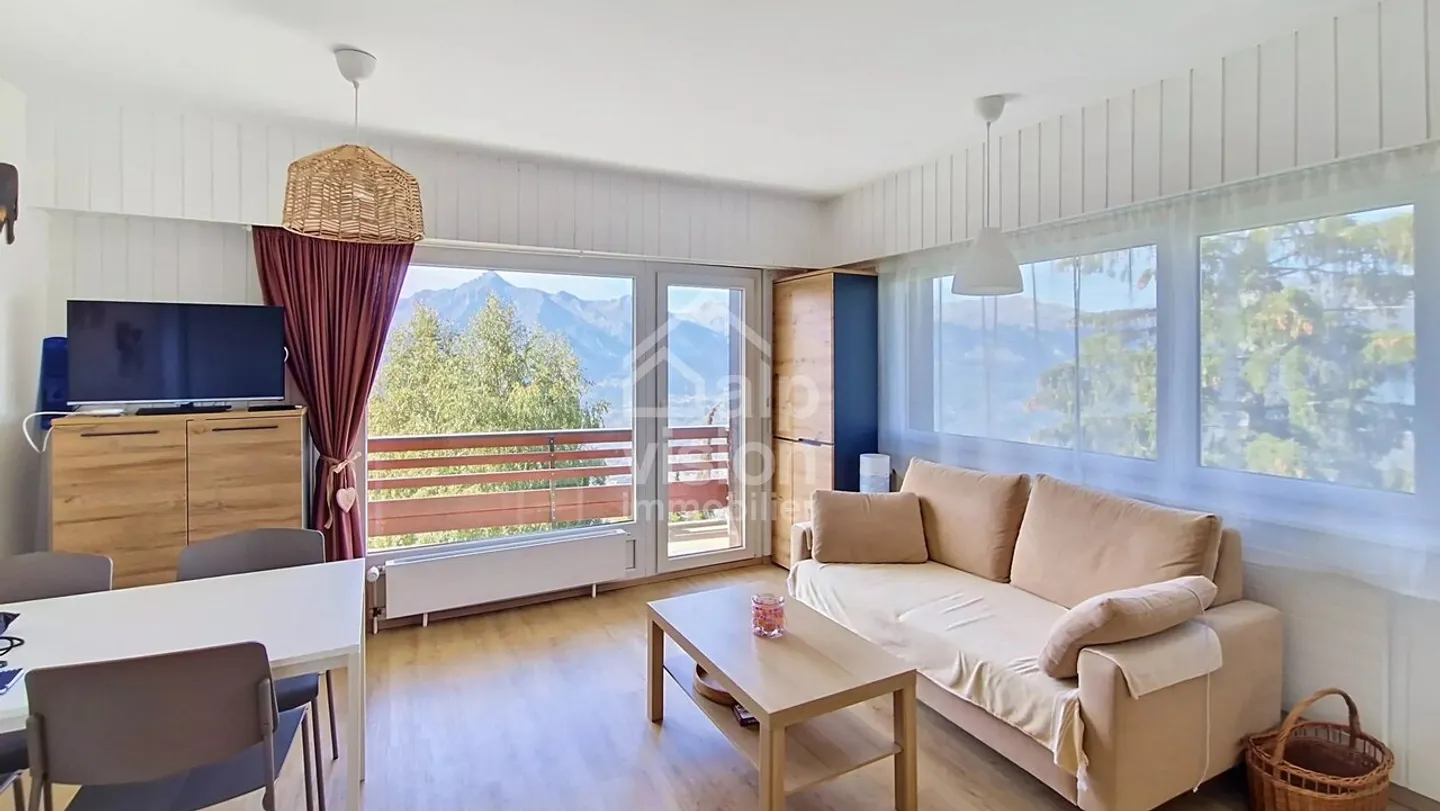 2,5 ZIMMER MIT PANORAMABLICK IM HERZEN DER STATION, 4 TäLER - Foto 1 von 13