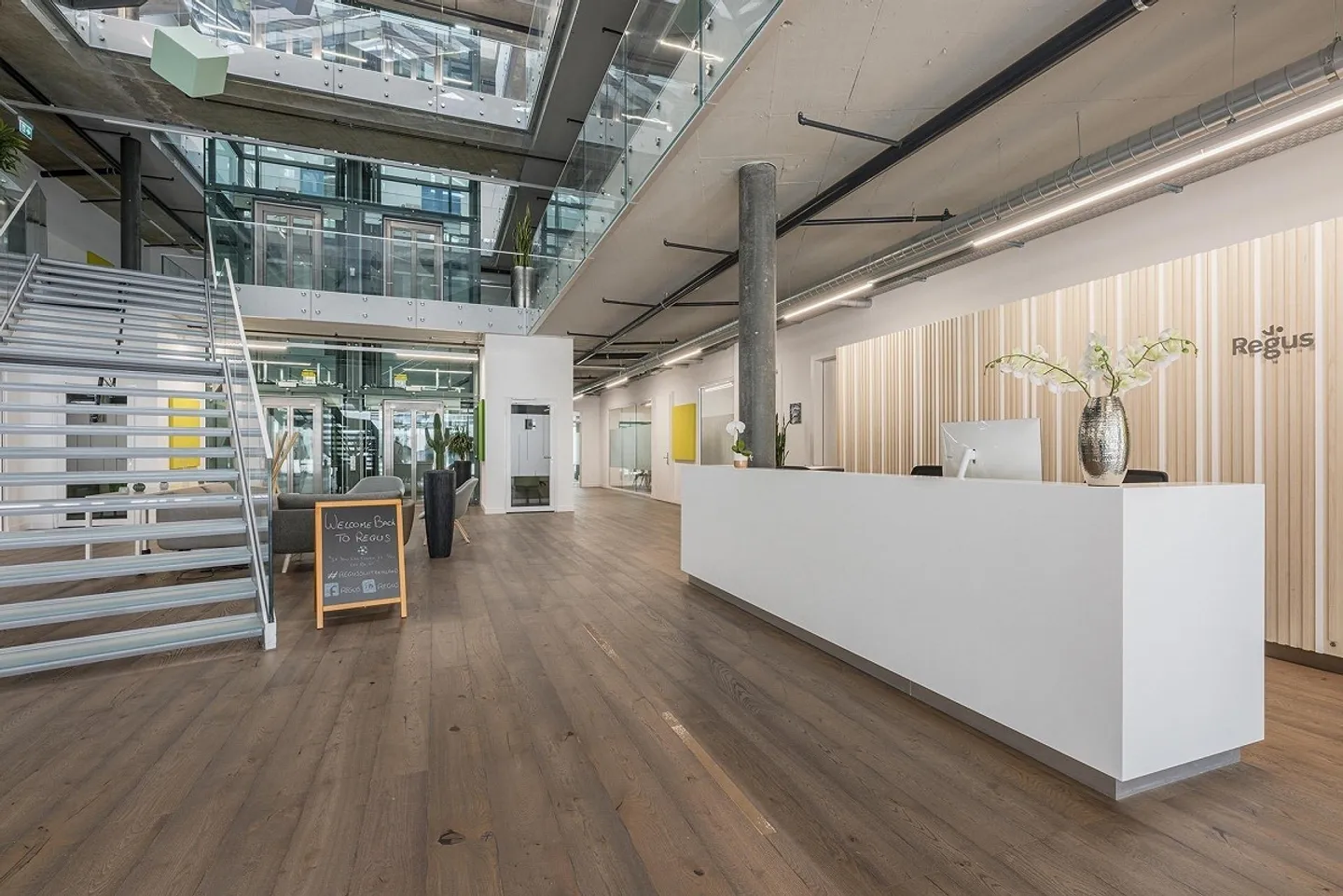 Réservez un espace de bureau ouvert pour les entreprises de toutes tailles à Regus iLife City - Photo 3 sur 10
