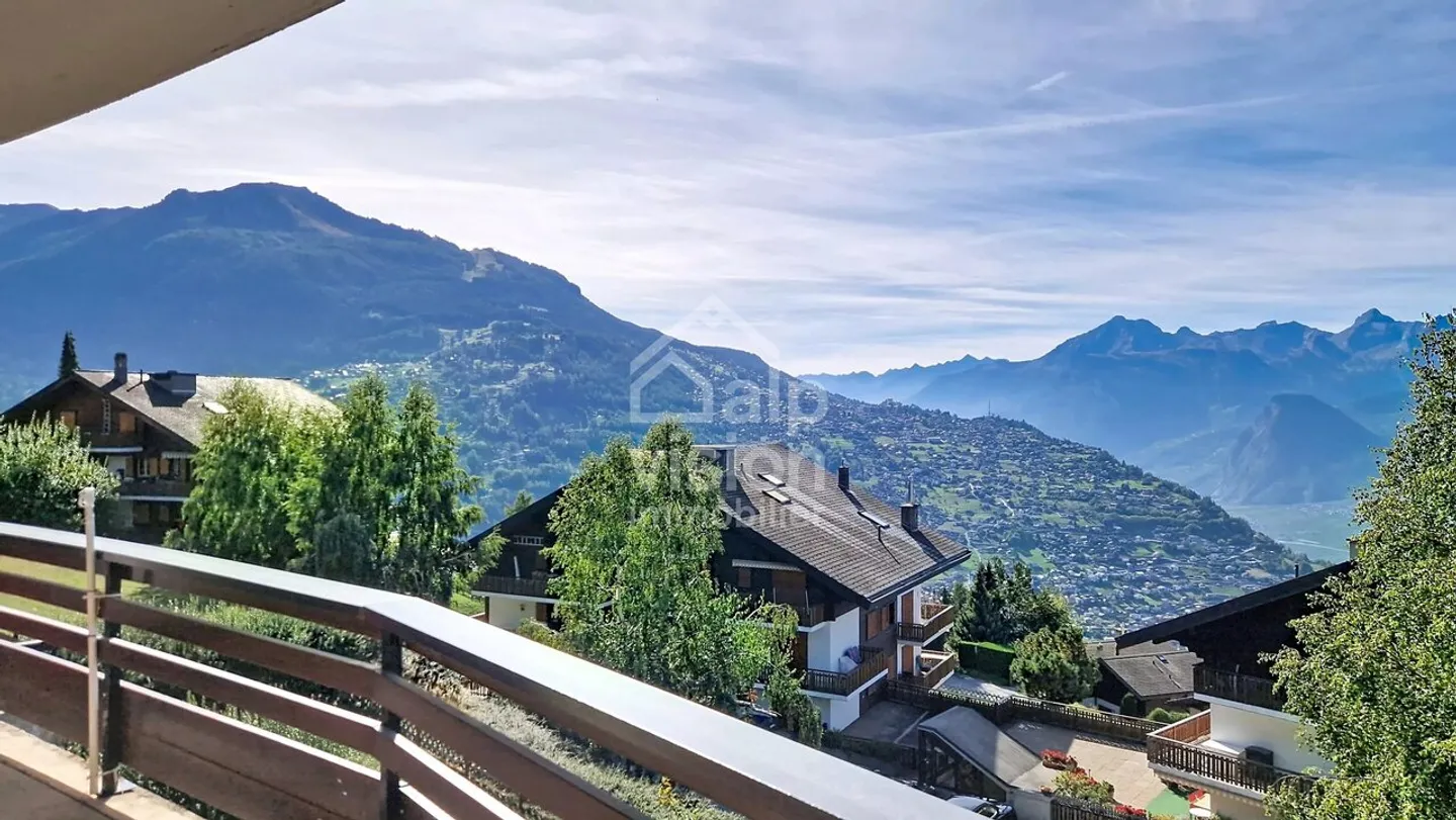 2,5 ZIMMER MIT PANORAMABLICK IM HERZEN DER STATION, 4 TäLER - Foto 4 von 13