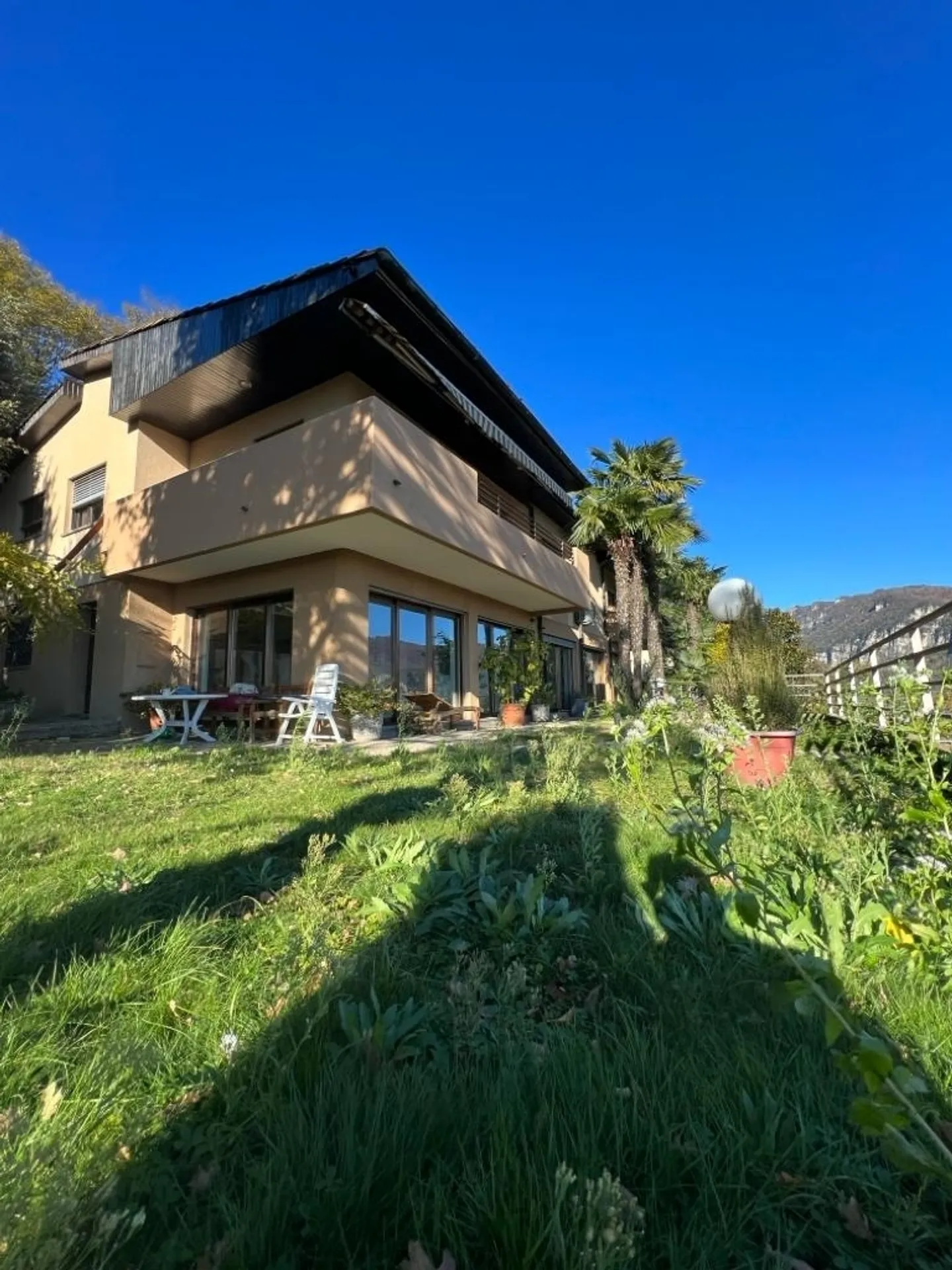 Il paradiso perfetto per le famiglie: Spaziosa casa 10.5 locali a Tremona! - Foto 8 di 11