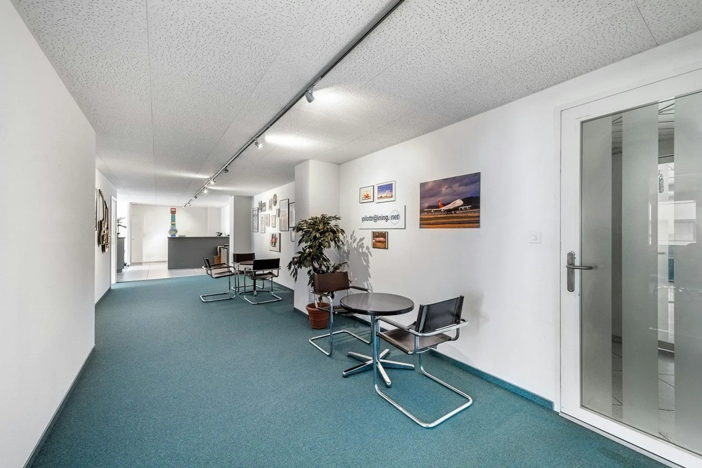 Attractive office space on the 4th floor with optimal accessibility - Photo 2 of 8