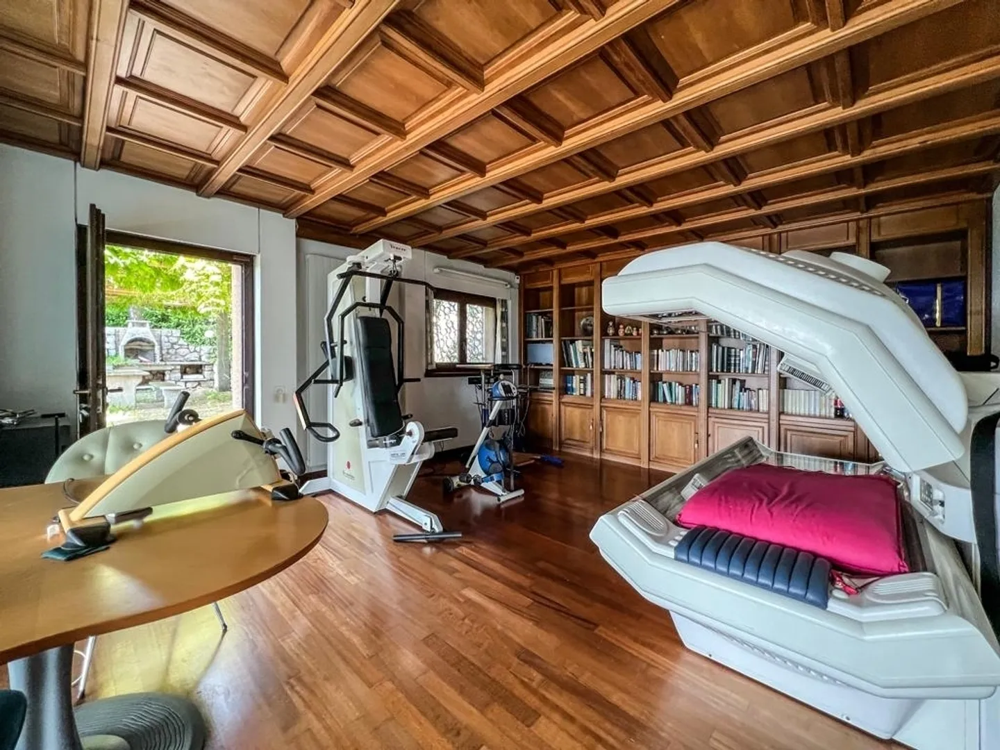 Il paradiso perfetto per le famiglie: Spaziosa casa 10.5 locali a Tremona! - Foto 2 di 11