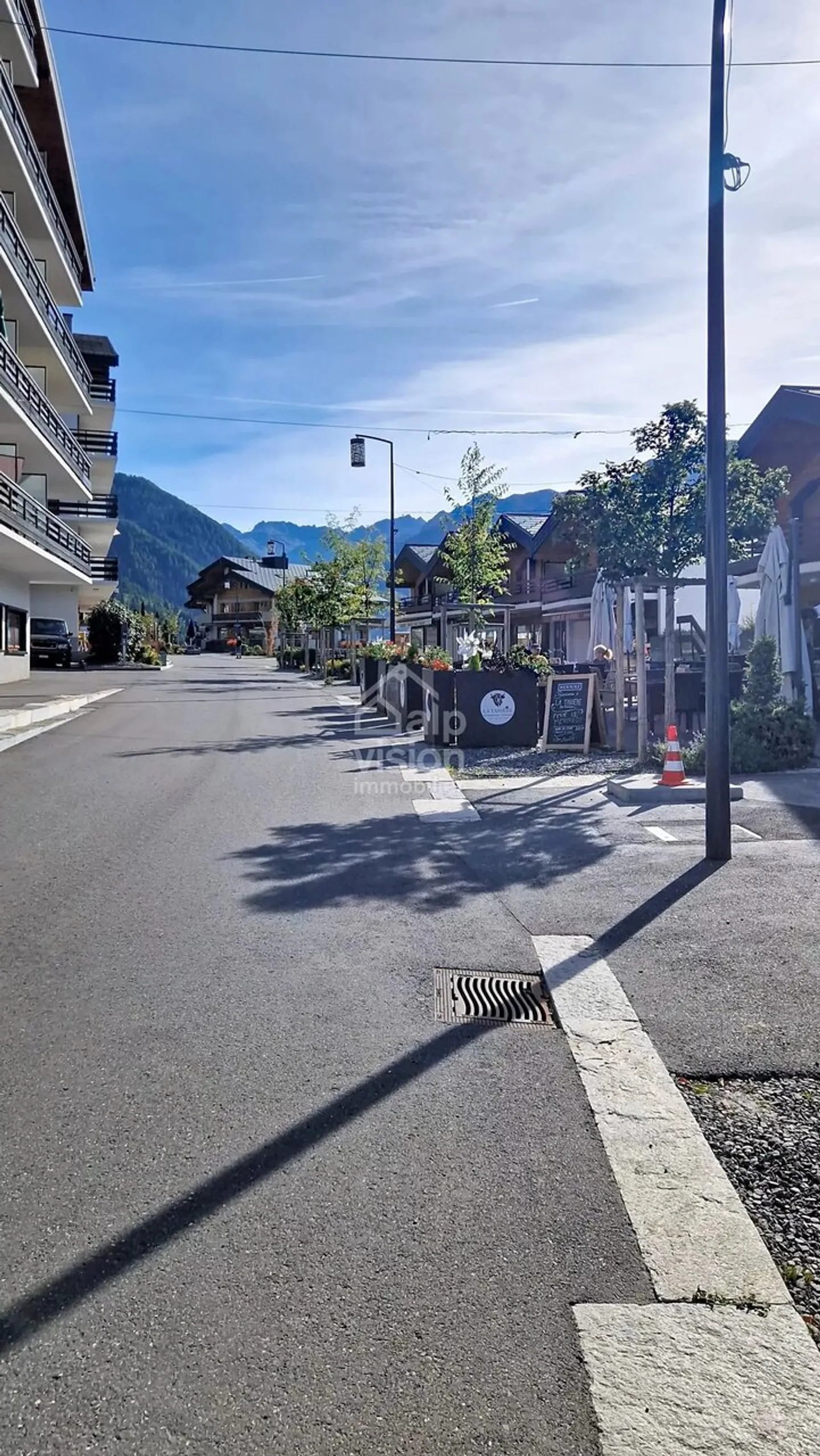 2,5 ZIMMER MIT PANORAMABLICK IM HERZEN DER STATION, 4 TäLER - Foto 13 von 13