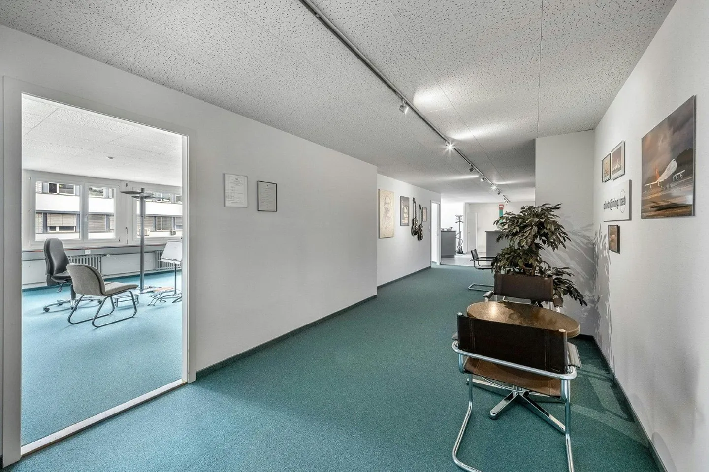 Attractive office space on the 4th floor with optimal accessibility - Photo 3 of 8