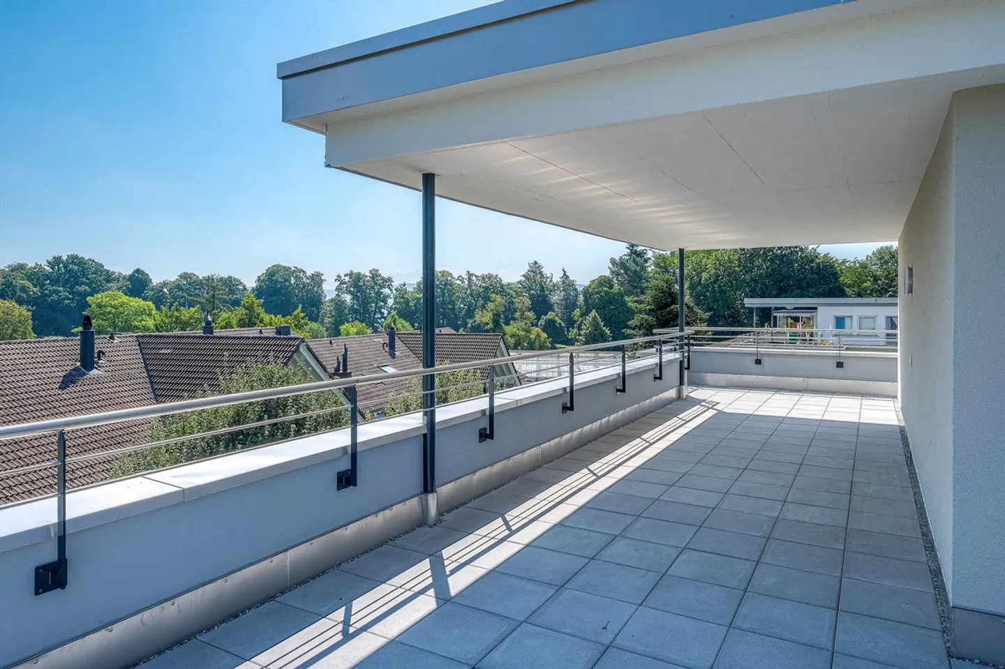 Appartamento attico 4.5 camere ultra moderno con panorama a 360° - Foto 2 di 13