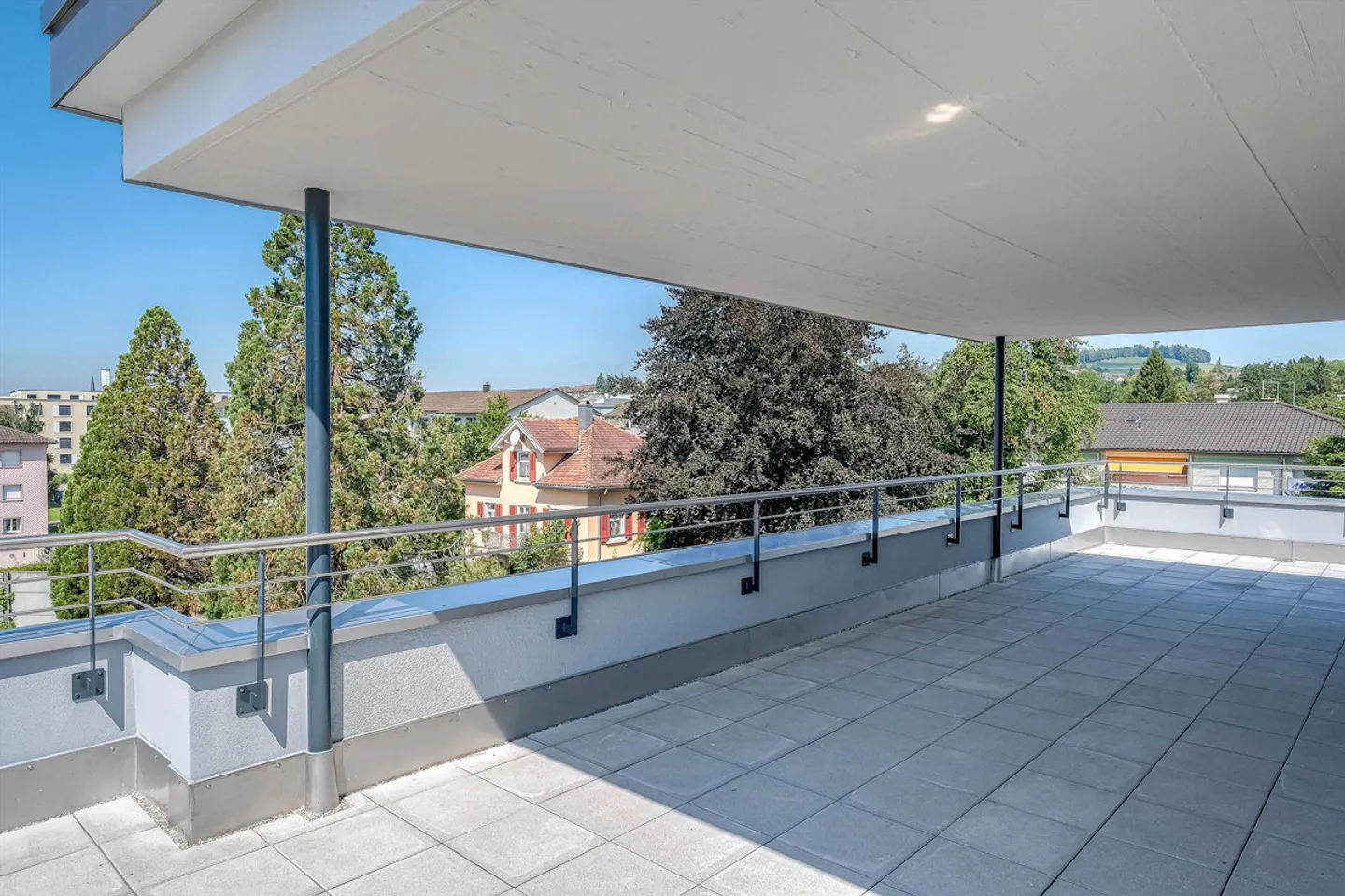 Appartamento attico 4.5 camere ultra moderno con panorama a 360° - Foto 3 di 13