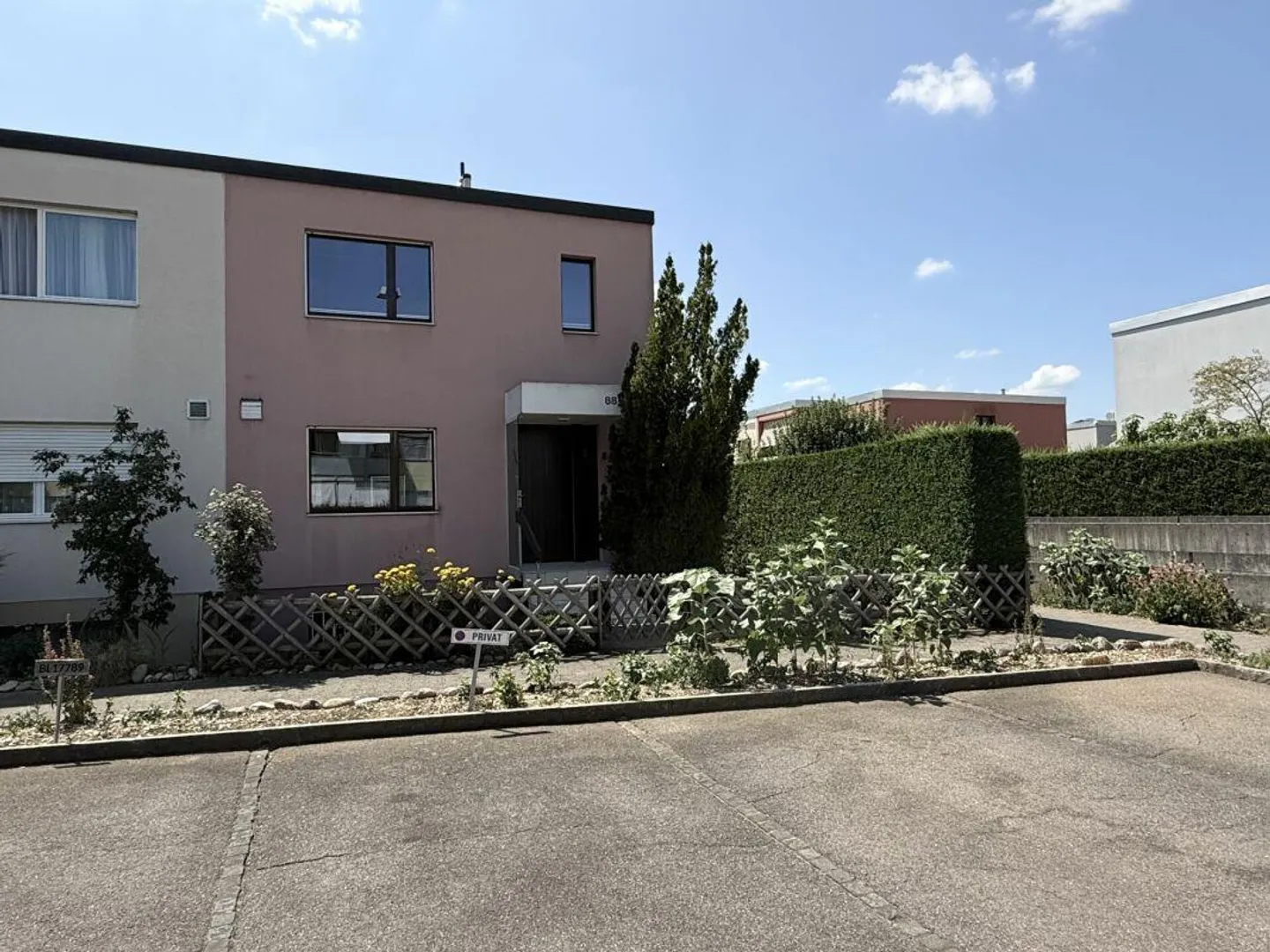 Maison individuelle d'angle de 4 1/2 pièces située au calme avec jardin - Photo 1 sur 21