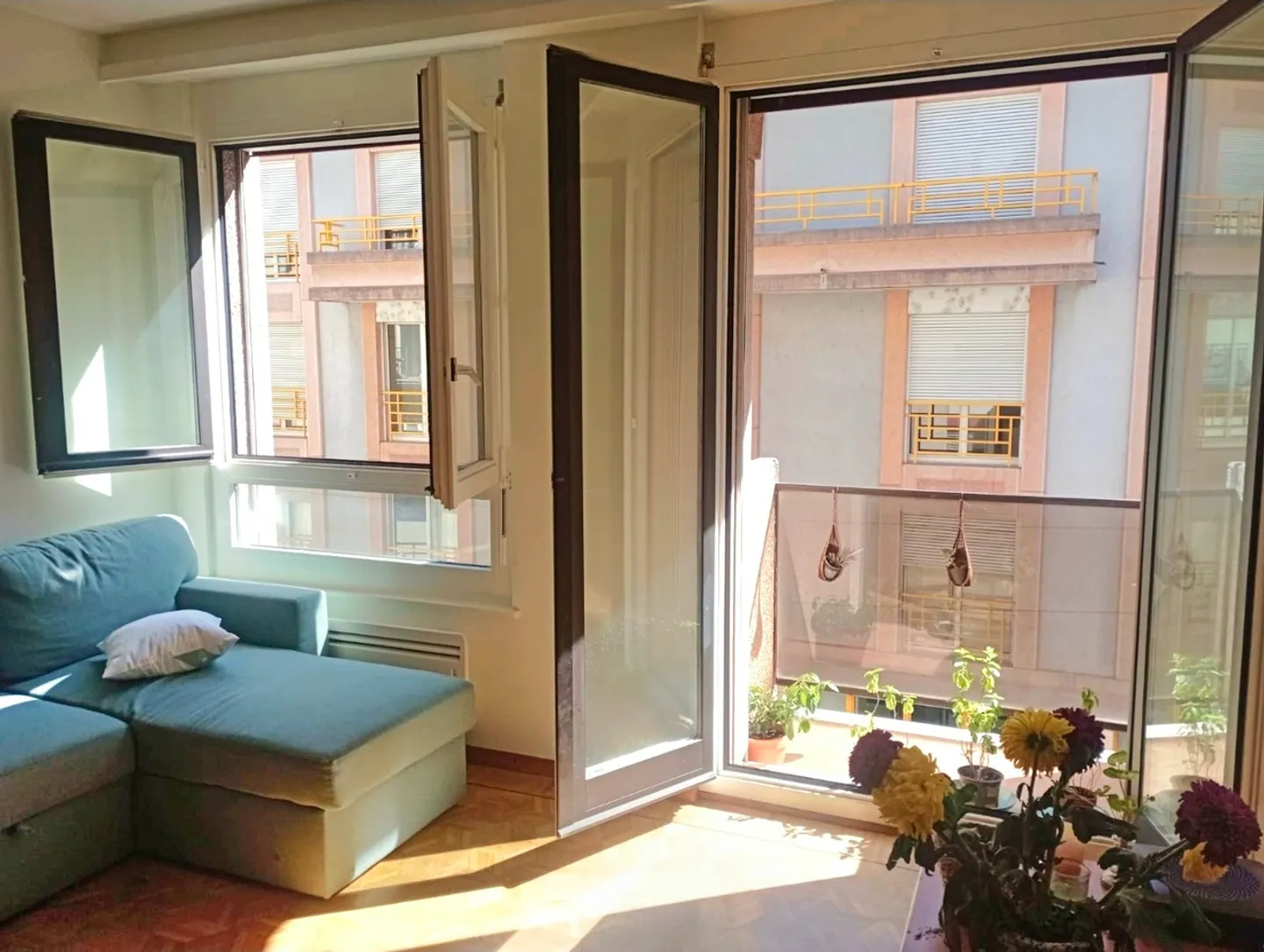 Charming Apartment in Eaux-Vives - Photo 1 of 4