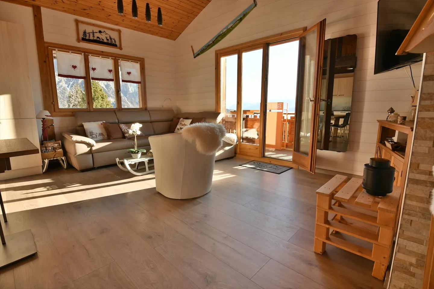 Wunderschöner, renovierter Duplex mit 6,5 Zimmern, sehr gut gelegen in Mayens-de-Chamoson - Foto 3 von 15