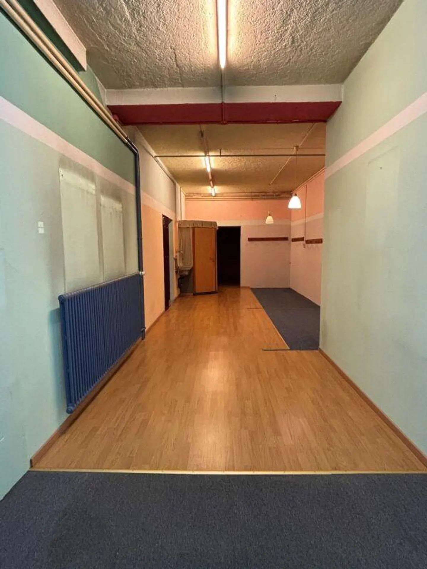 147 m2 space for rent just steps from the train station - Photo 3 of 6