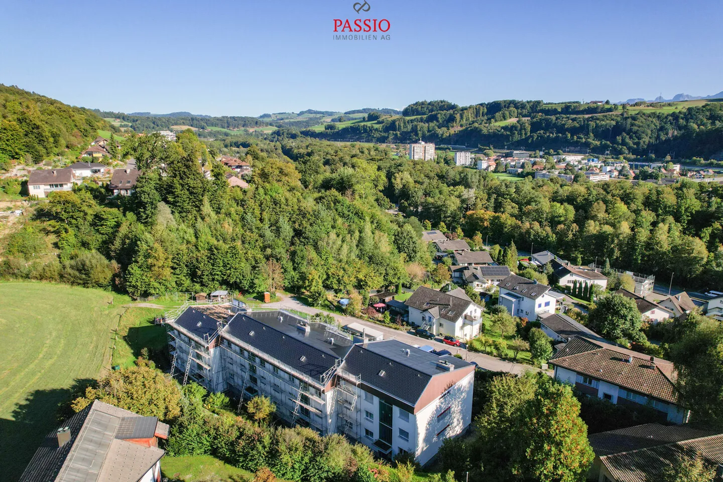 Appartamento familiare di 6 stanze ben tenuto in una posizione tranquilla con ottimi collegamenti di trasporto - Foto 3 di 21