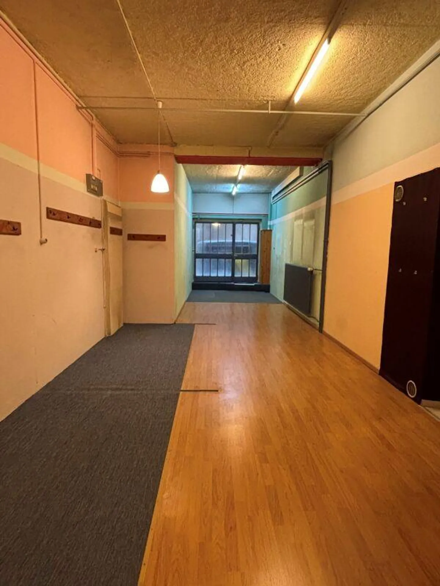 147 m2 space for rent just steps from the train station - Photo 4 of 6