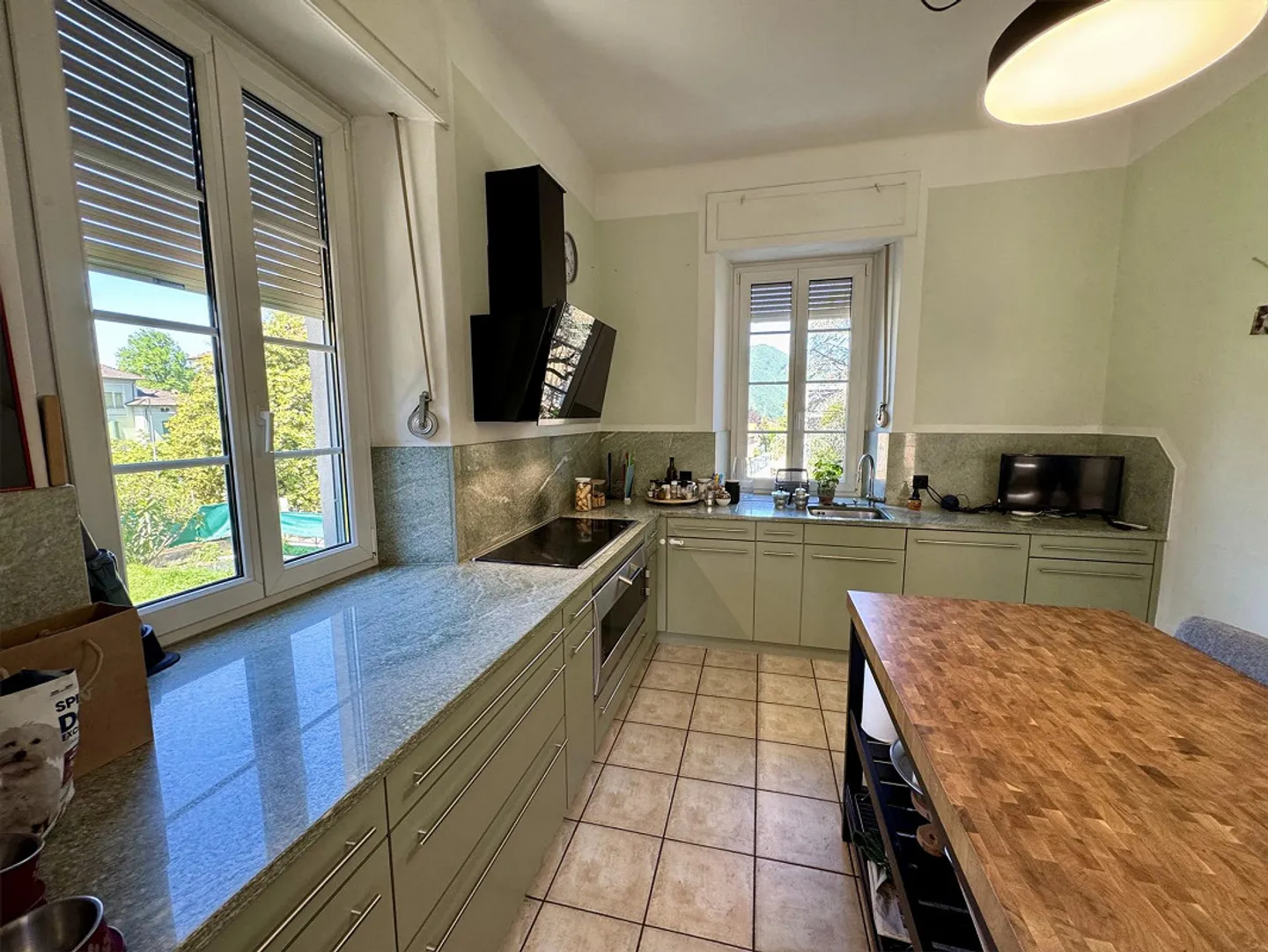 VILLA IM STIL IM ZENTRUM VON MENDRISIO, DOPPELGARTEN, GARAGE UND PARKPLÄTZE - Foto 8 von 18