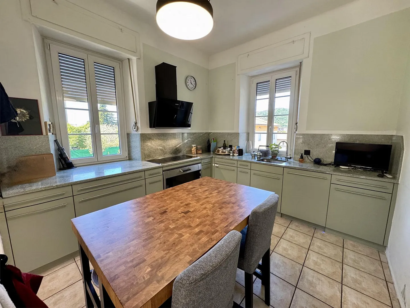 VILLA IM STIL IM ZENTRUM VON MENDRISIO, DOPPELGARTEN, GARAGE UND PARKPLÄTZE - Foto 9 von 18