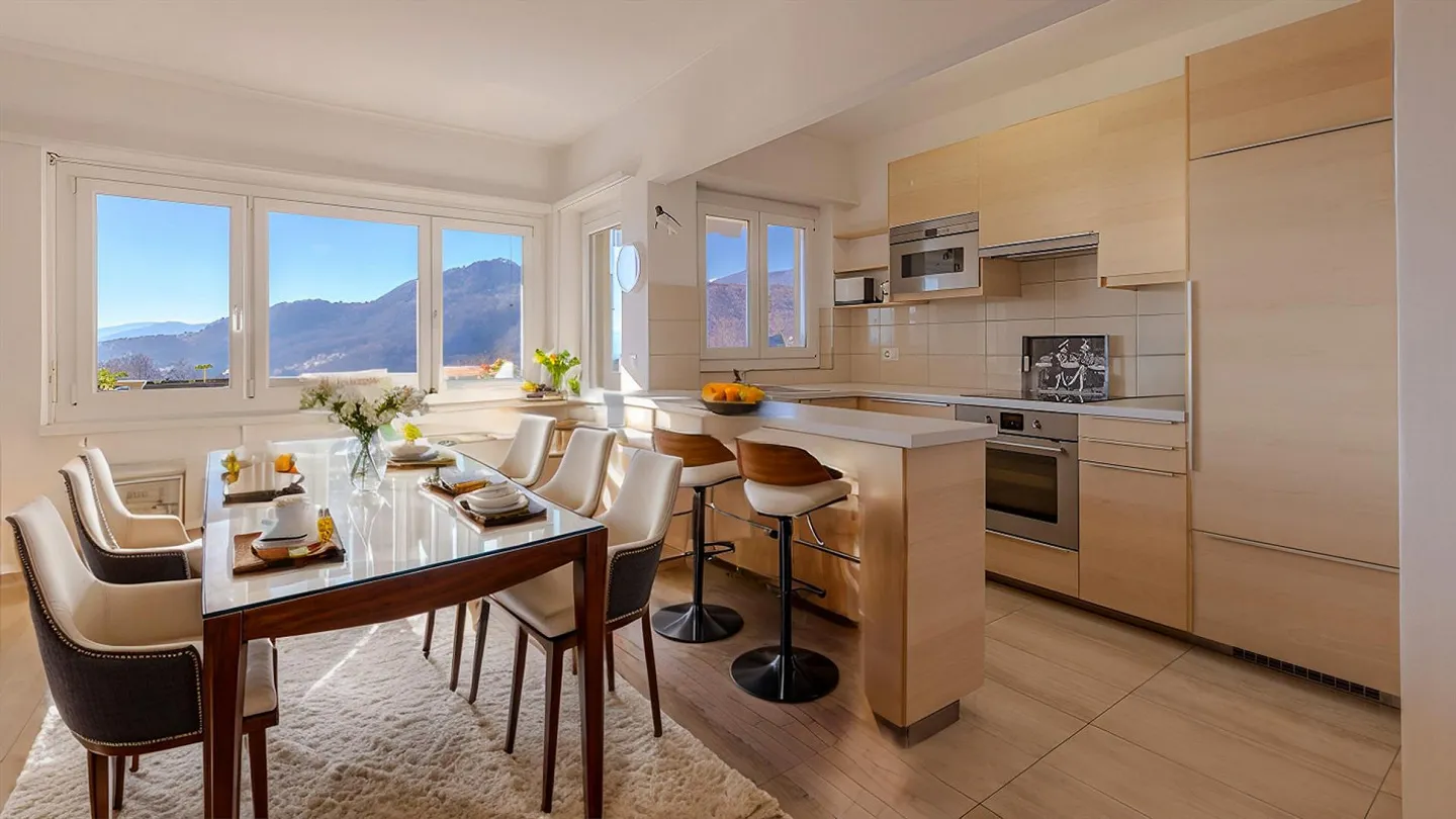 Ampio appartamento di 4,5 stanze con terrazza a Cadro - Foto 1 di 9