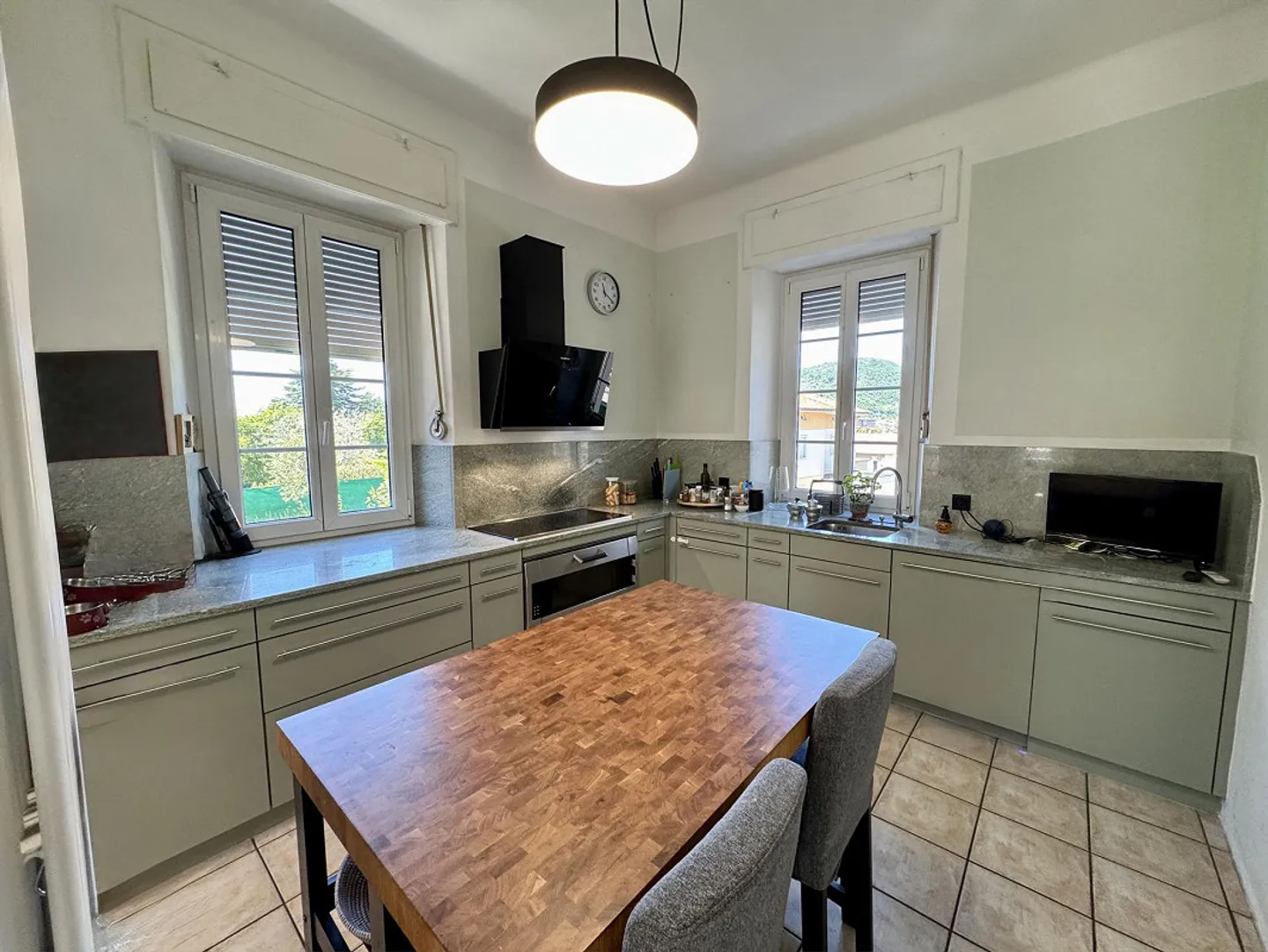 VILLA IM STIL IM ZENTRUM VON MENDRISIO, DOPPELGARTEN, GARAGE UND PARKPLÄTZE - Foto 10 von 18