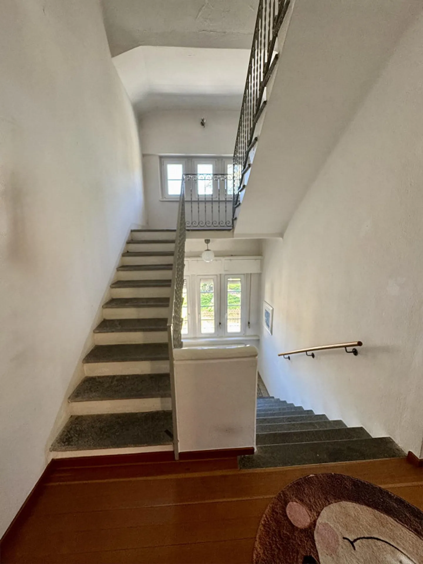VILLA IM STIL IM ZENTRUM VON MENDRISIO, DOPPELGARTEN, GARAGE UND PARKPLÄTZE - Foto 16 von 18