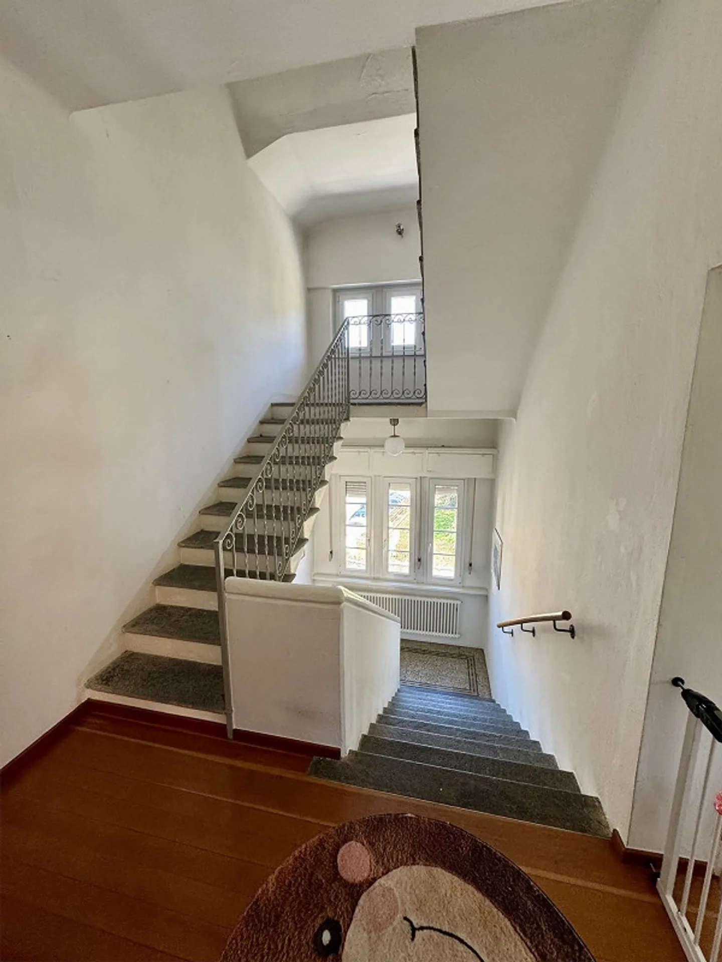 VILLA IM STIL IM ZENTRUM VON MENDRISIO, DOPPELGARTEN, GARAGE UND PARKPLÄTZE - Foto 17 von 18