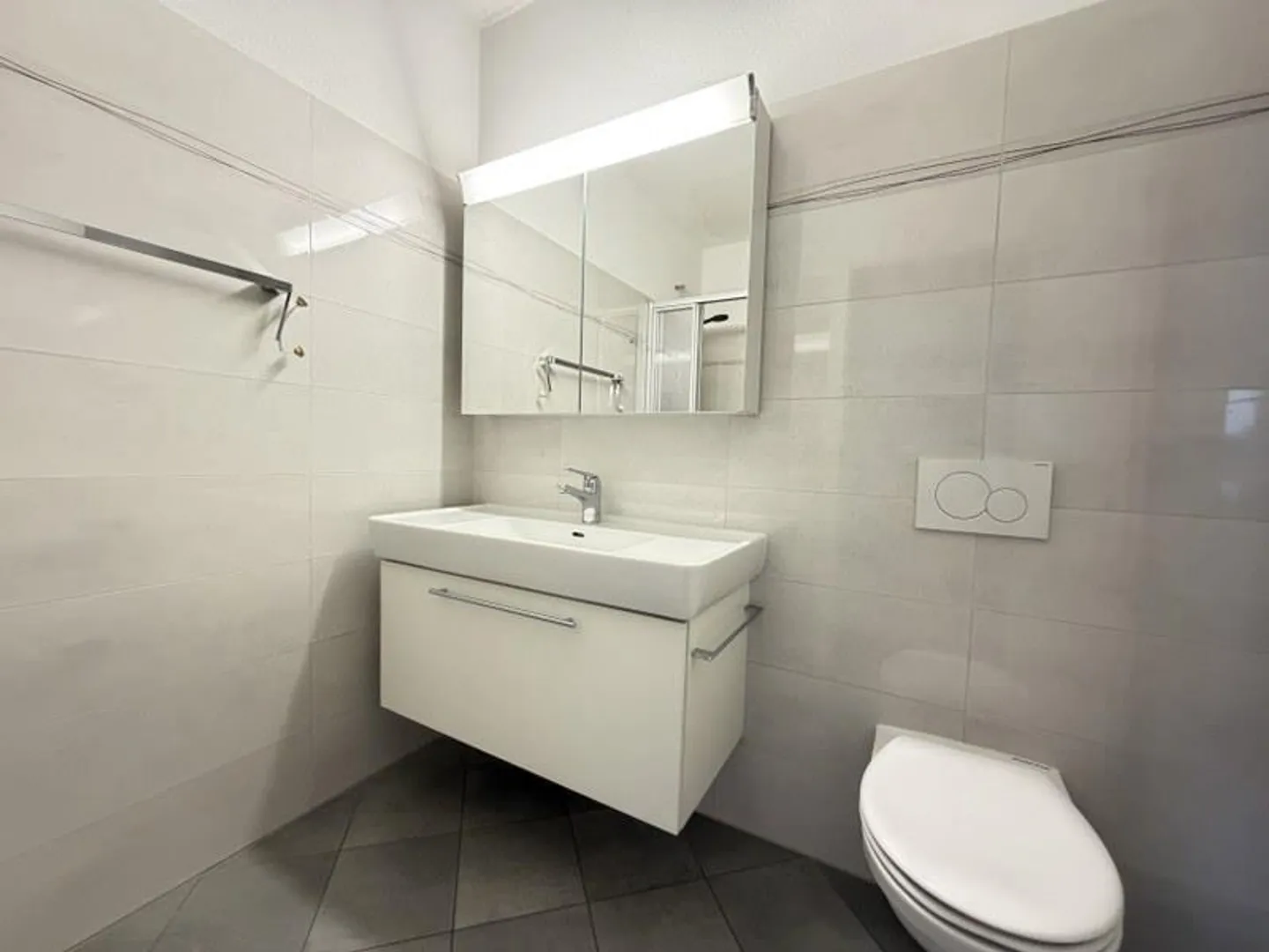 DACHGESCHOSSWOHNUNG 5.5 ZIMMER MIT TERRASSE UND OFFENEM BLICK - Foto 9 von 13