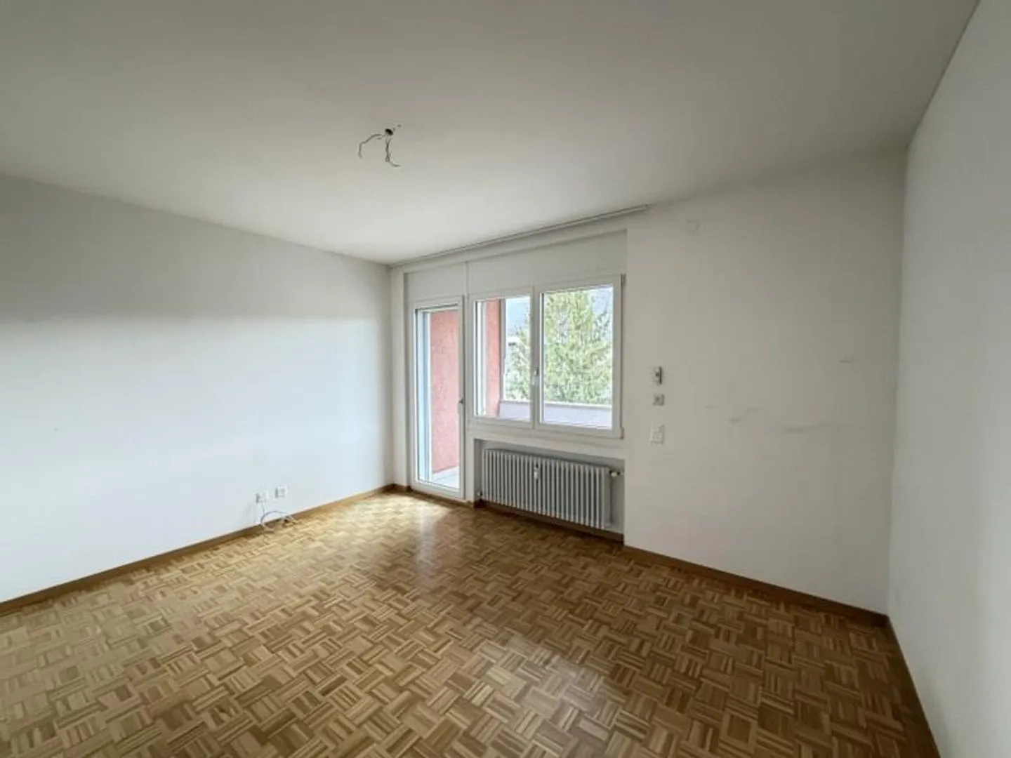 DACHGESCHOSSWOHNUNG 5.5 ZIMMER MIT TERRASSE UND OFFENEM BLICK - Foto 11 von 13