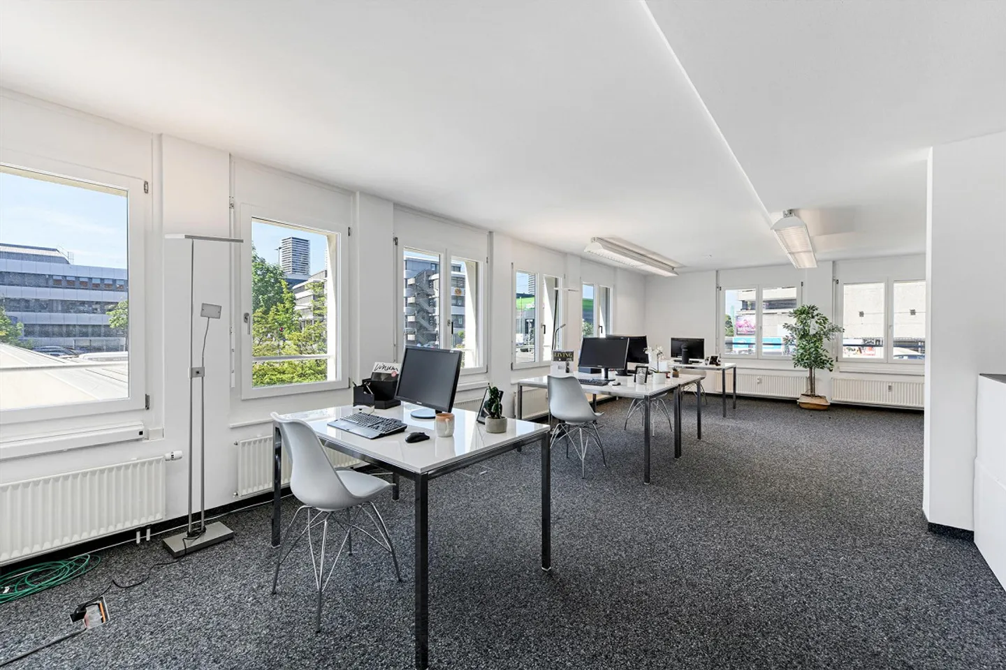 Espace de bureau attrayant dans un emplacement central - Photo 2 sur 10