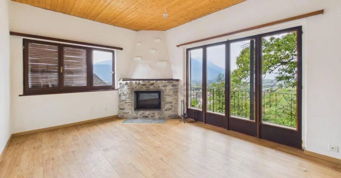 Maison bifamiliale avec vue panoramique dans un quartier résidentiel de Cugnasco - Foto 2 di 12