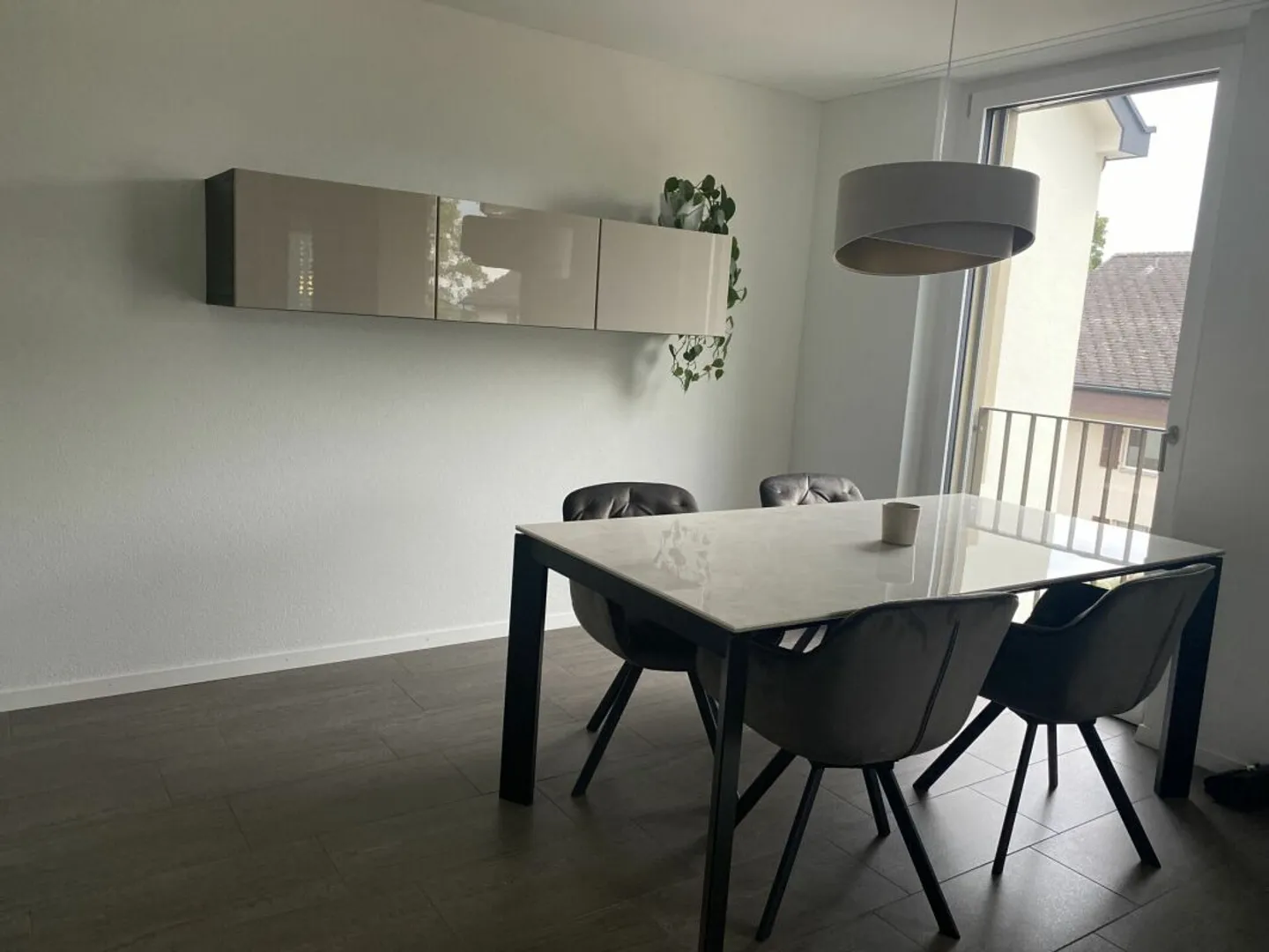 Appartement 2,5 pièces avec balcon incluant une place de parking dans le garage souterrain - Photo 4 sur 5