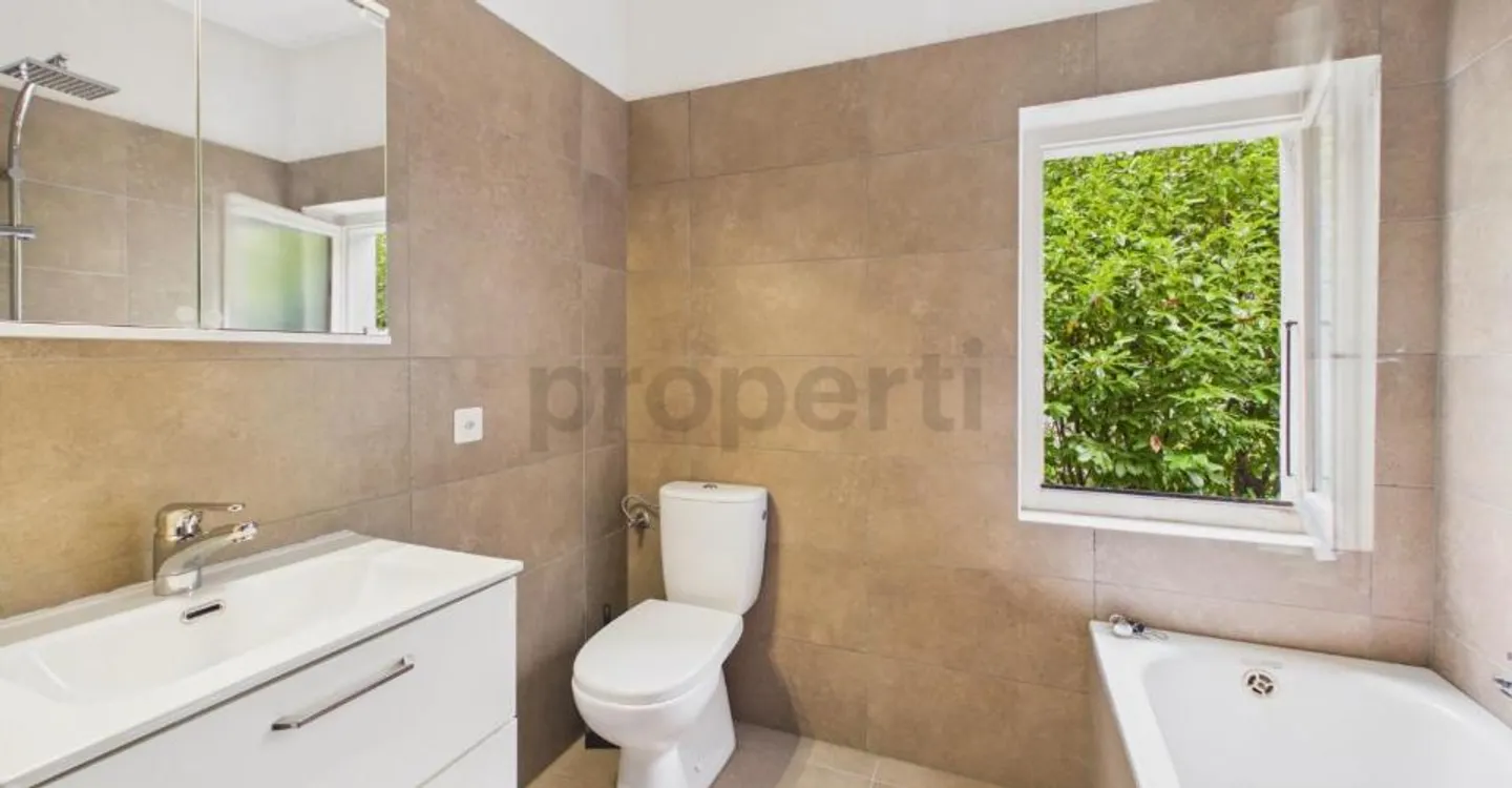 Maison bifamiliale avec vue panoramique dans un quartier résidentiel de Cugnasco - Foto 10 di 12