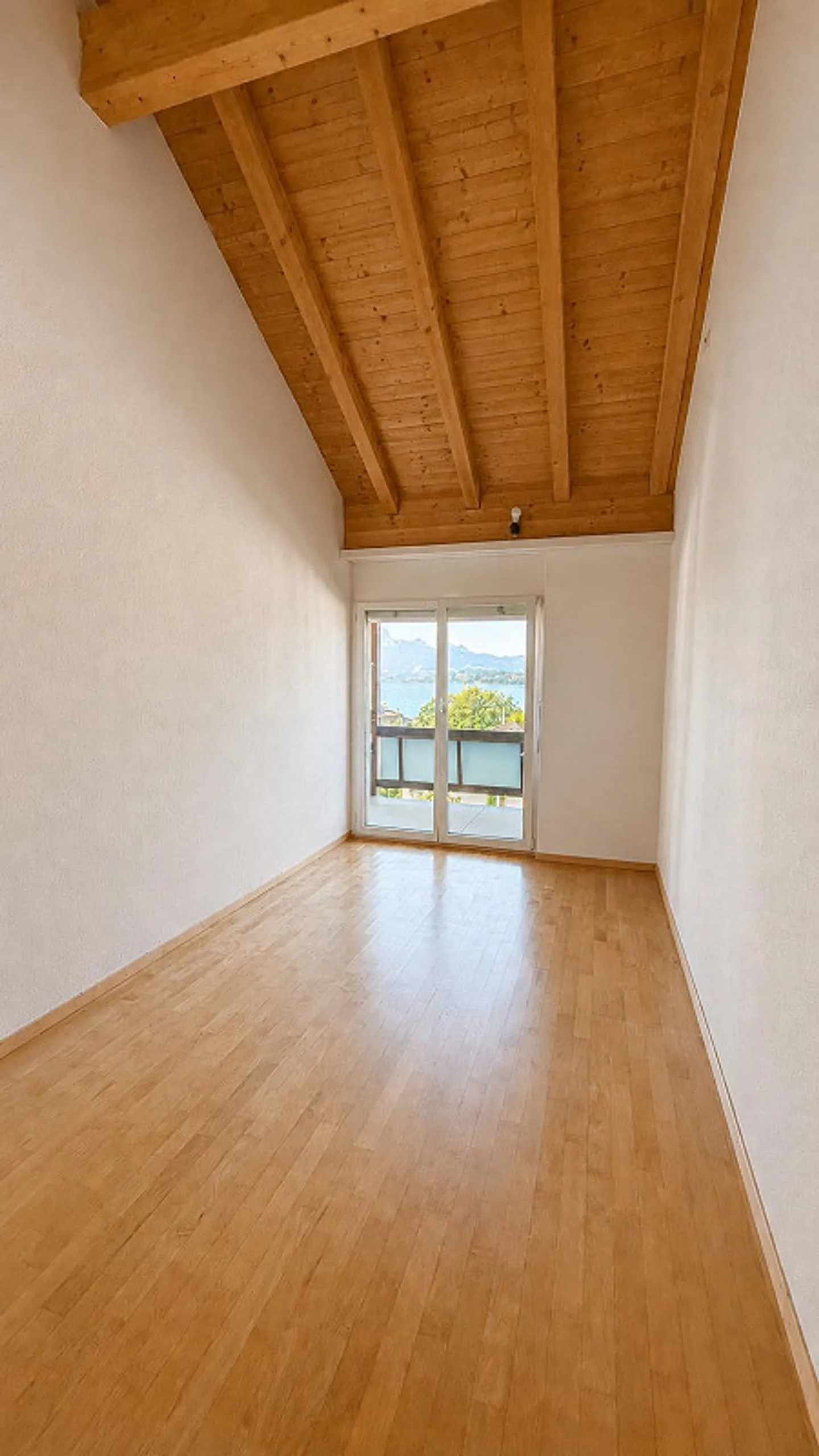 Panorama lake view meets charming living - Photo 10 of 24