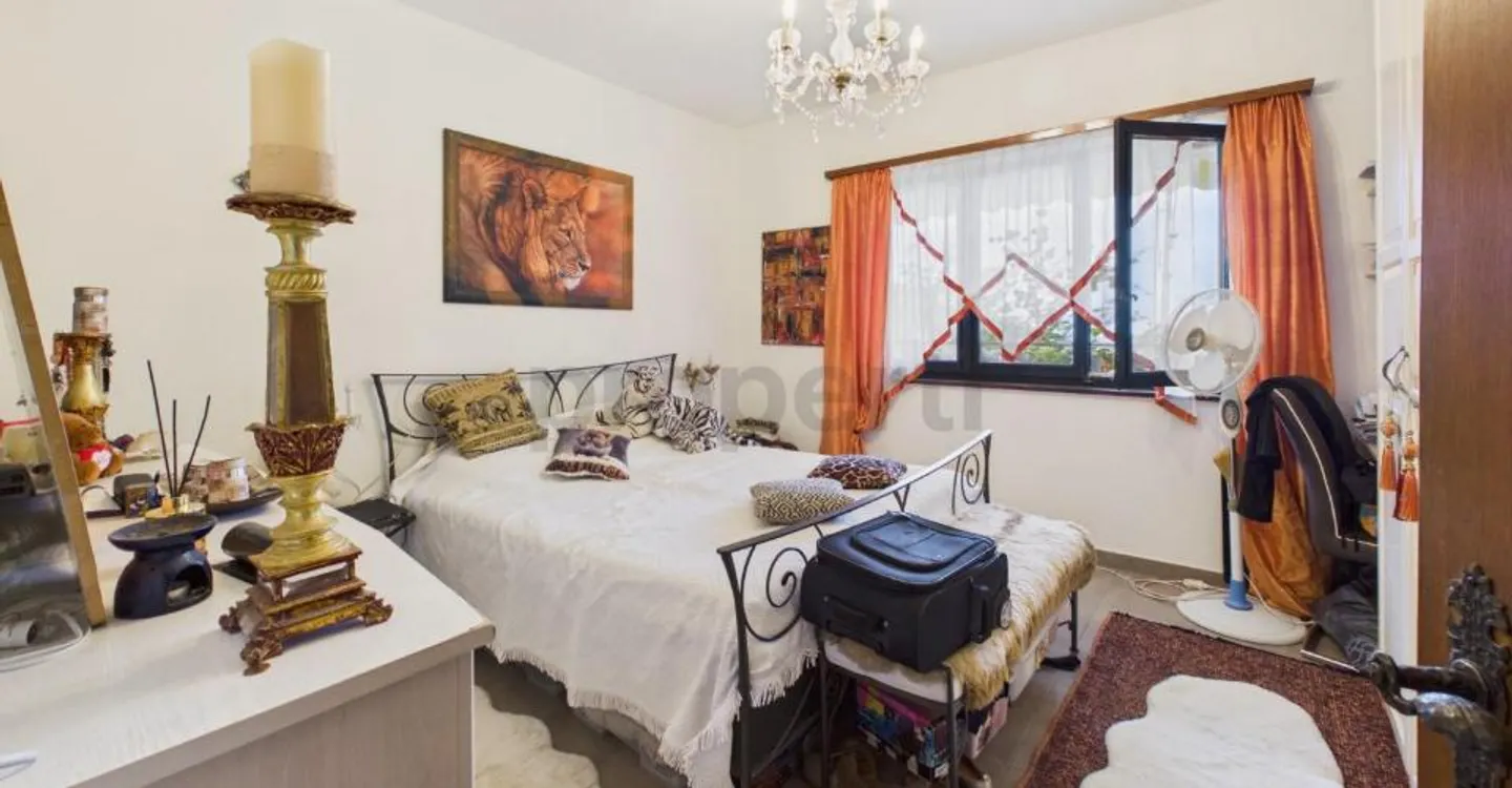Maison bifamiliale avec vue panoramique dans un quartier résidentiel de Cugnasco - Foto 6 di 12