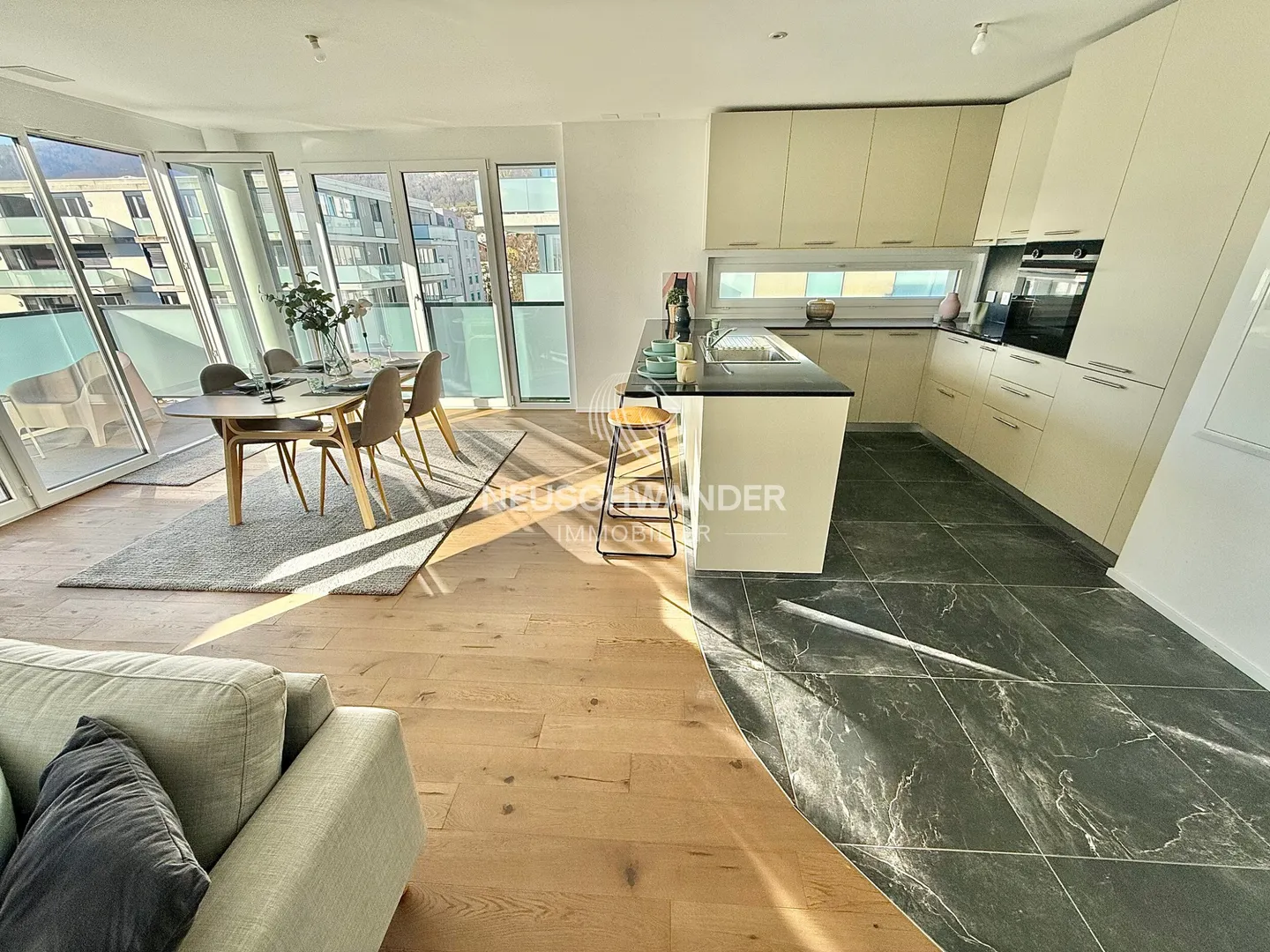 Condominio Moderno con Balcone - Foto 5 di 10