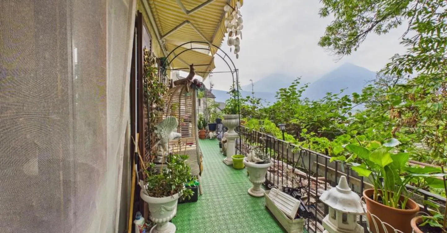 Maison bifamiliale avec vue panoramique dans un quartier résidentiel de Cugnasco - Foto 11 di 12