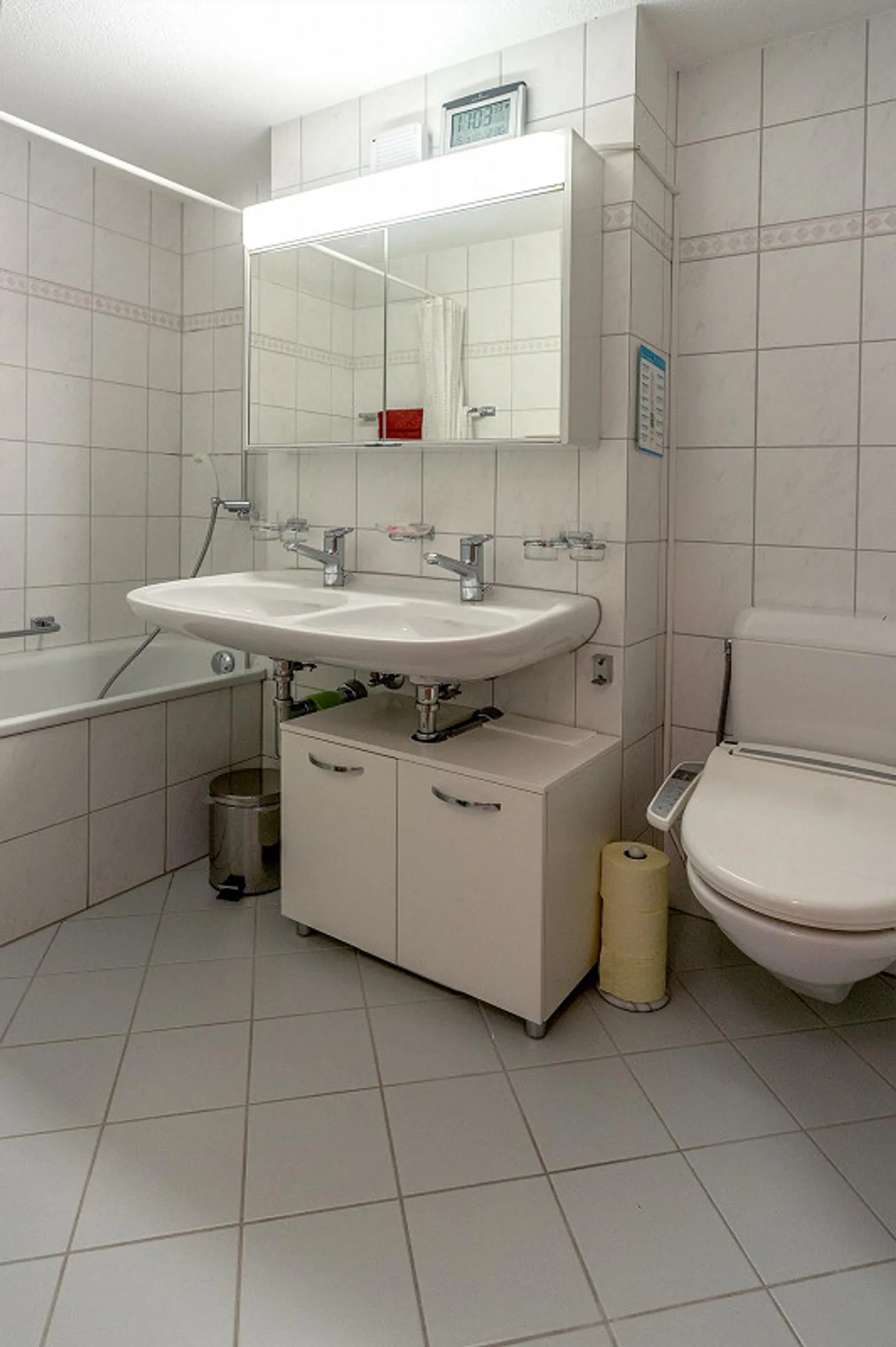 Charming 3.5 Room Apartment with Beautiful View - Photo 6 of 9