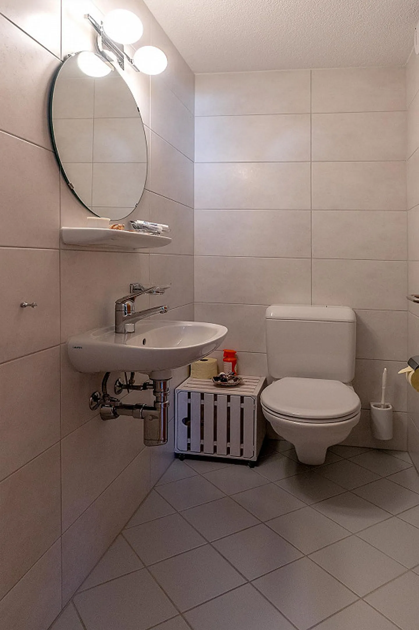 Charming 3.5 Room Apartment with Beautiful View - Photo 7 of 9