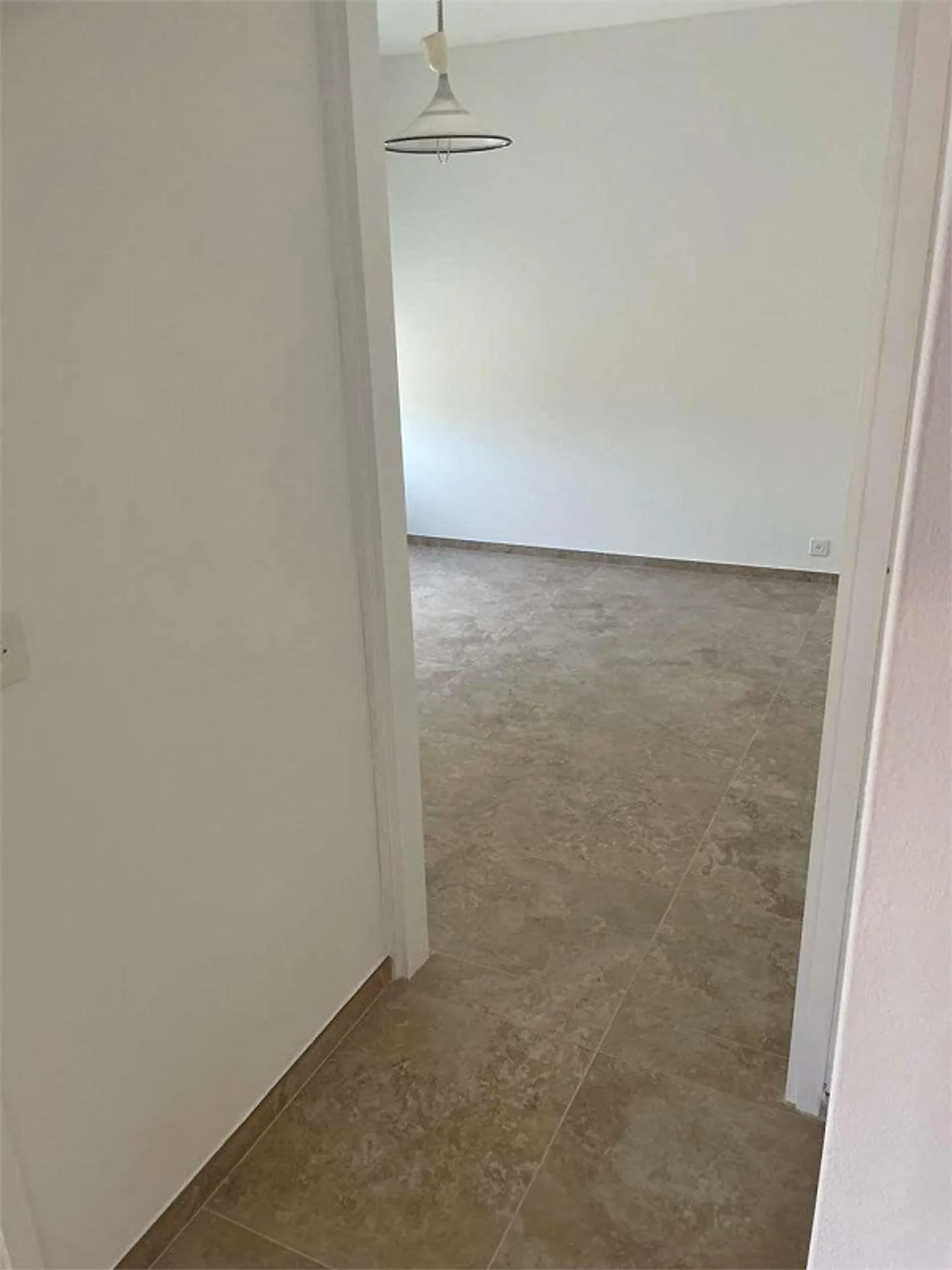 Vira Gambarogno au deuxième étage, appartement spacieux de 3,5 pièces - Photo 3 sur 9