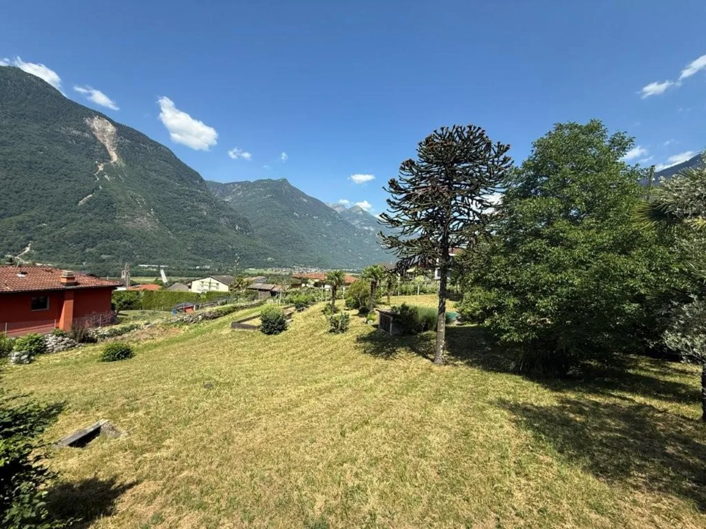 Terrain à bâtir à Claro (TI) – 4'200 m² dans une zone résidentielle attrayante R2 - Photo 1 sur 6