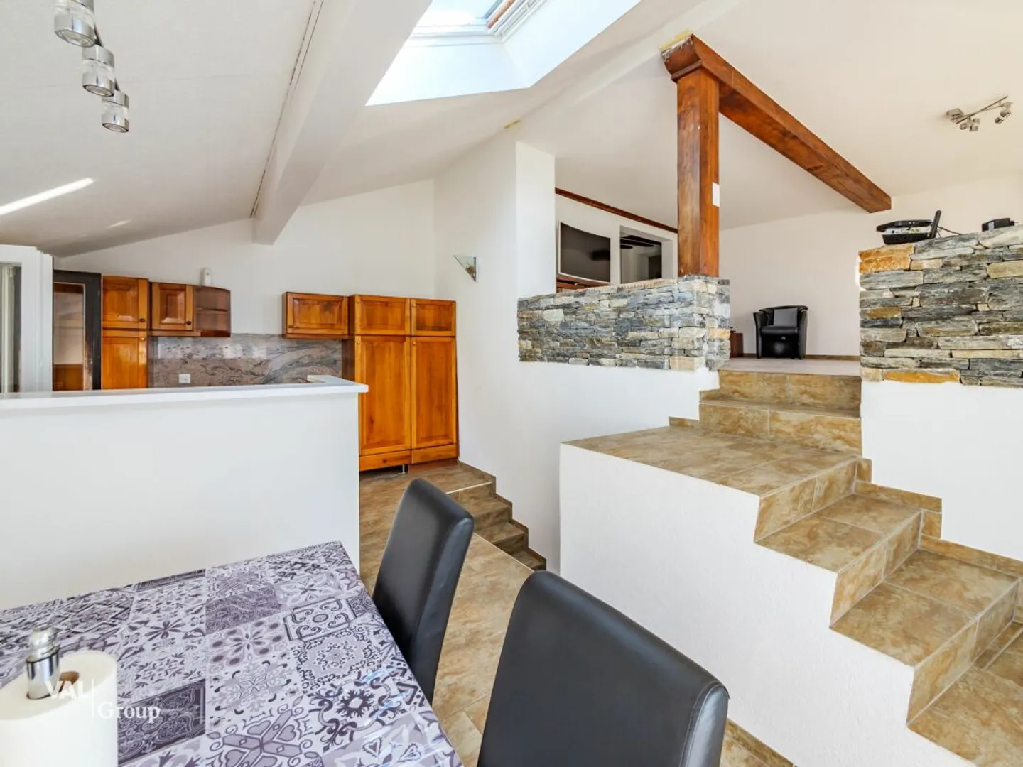 Einzigartige Gelegenheit: Haus mit zwei unabhängigen Wohnungen (5,5 und 2,5 Zimmer) - Foto 4 von 21