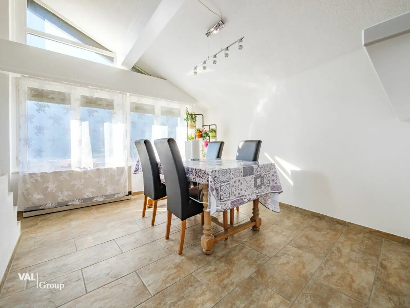 Einzigartige Gelegenheit: Haus mit zwei unabhängigen Wohnungen (5,5 und 2,5 Zimmer) - Foto 5 von 21