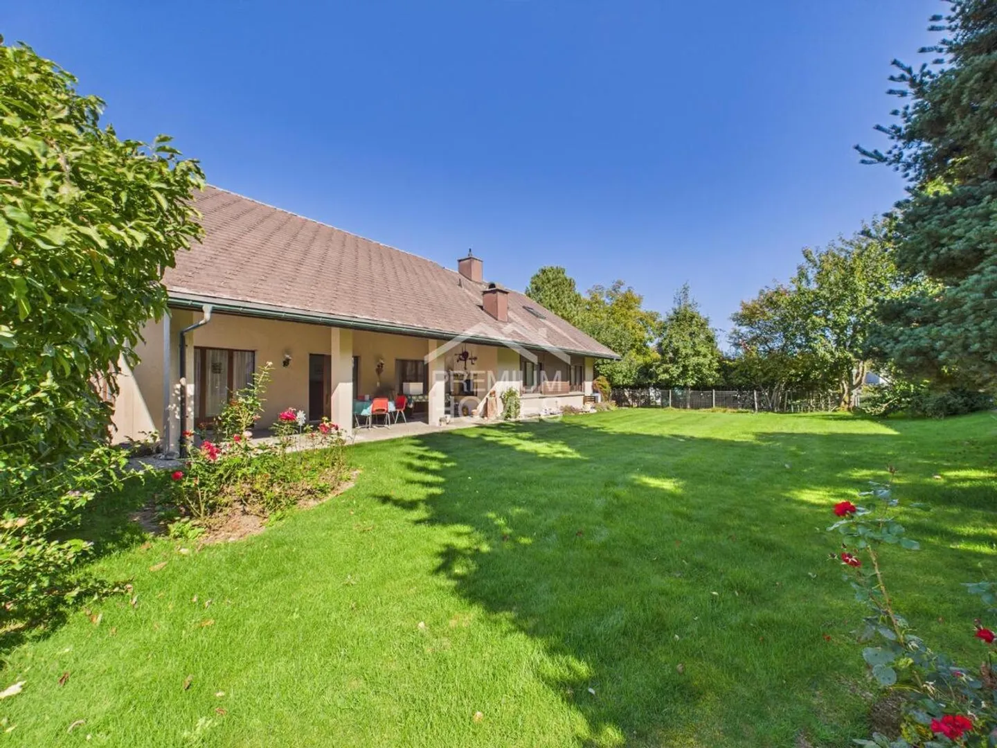 A Dream Family Paradise in a Quiet Location - Photo 8 of 10