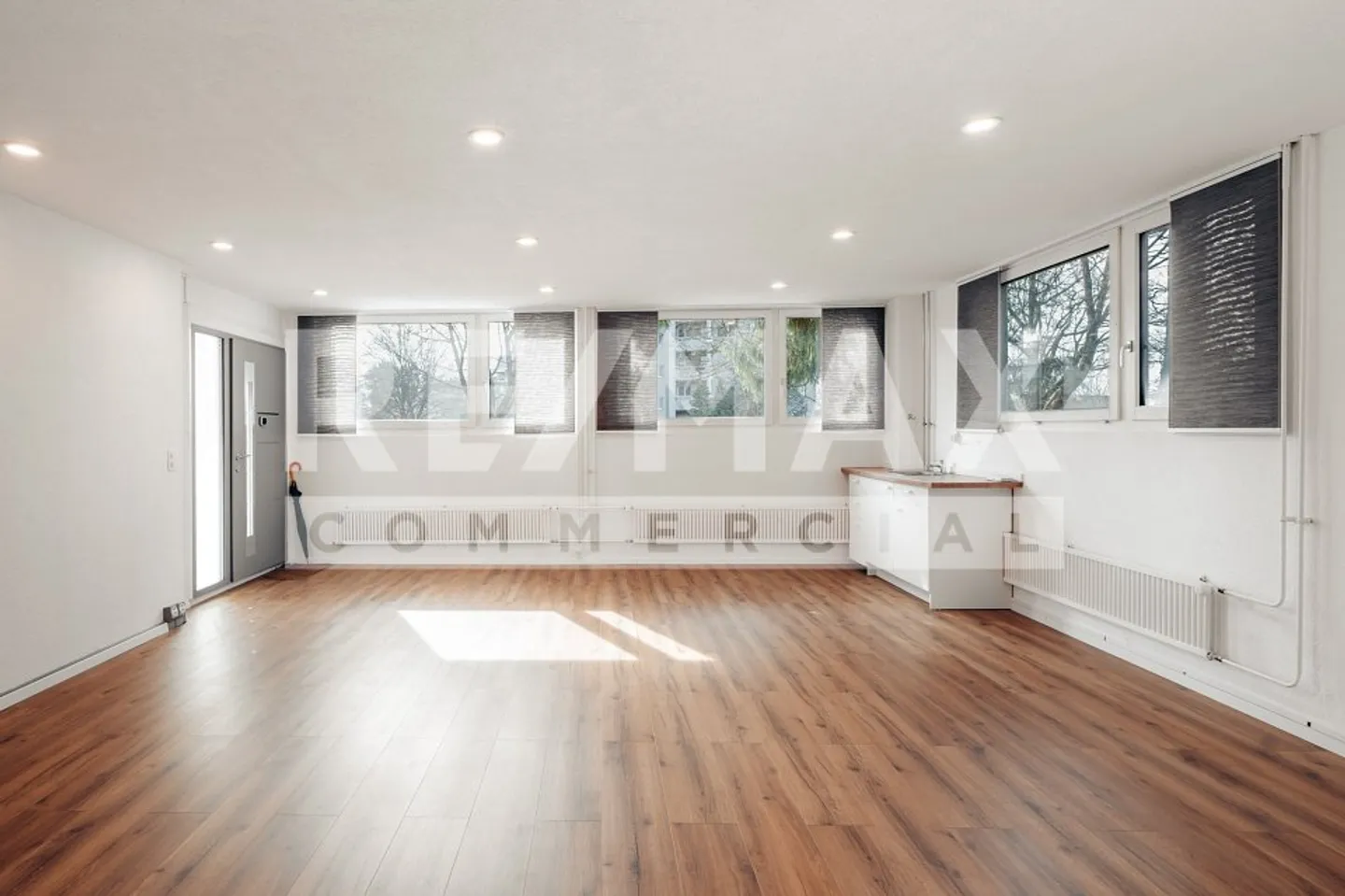 Versatile Commercial Space - Photo 5 of 11