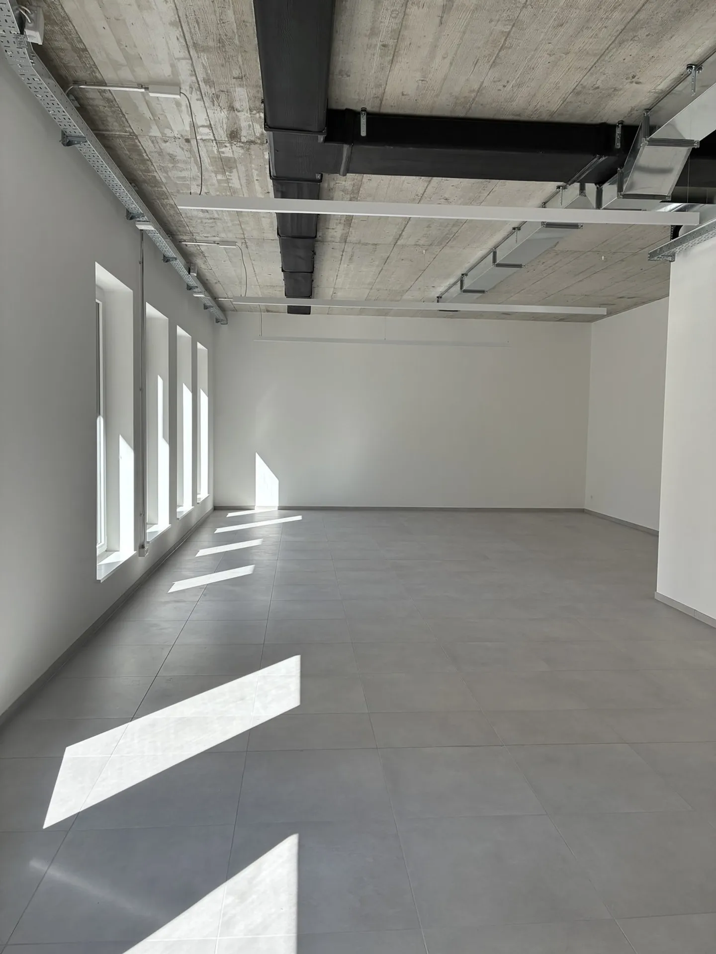 Affitta nuovi spazi commerciali in una posizione centrale a Giubiasco - Foto 3 di 3